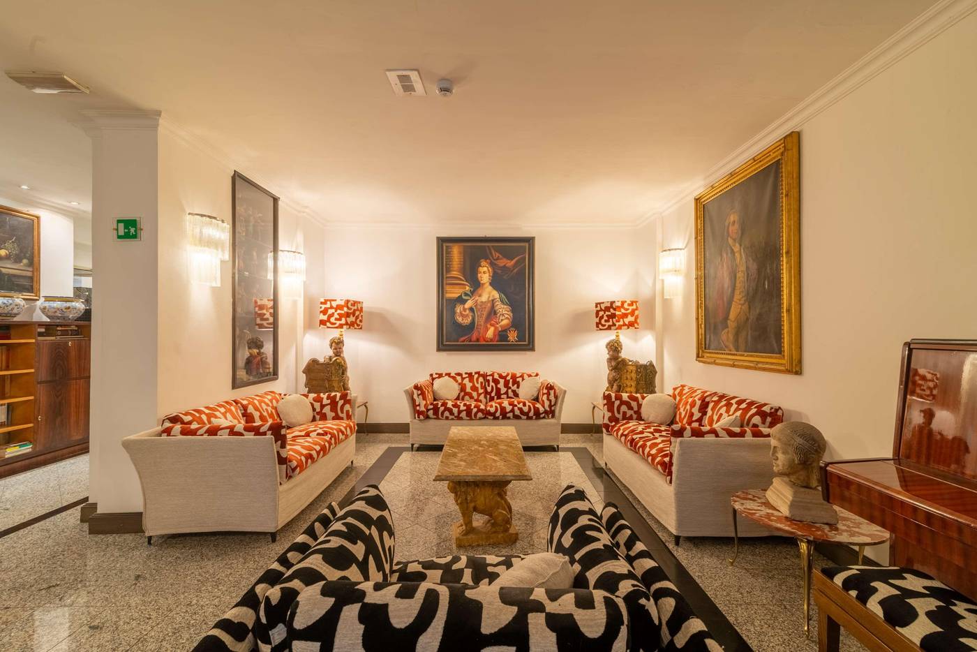 BEST-WESTERN-Hotel-Rivoli-Lobby-21