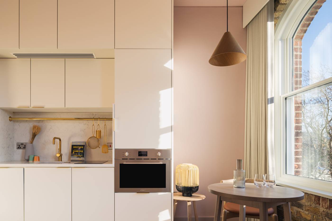 Zanzibar-Locke--Ha-Penny-Bridge-Room-12