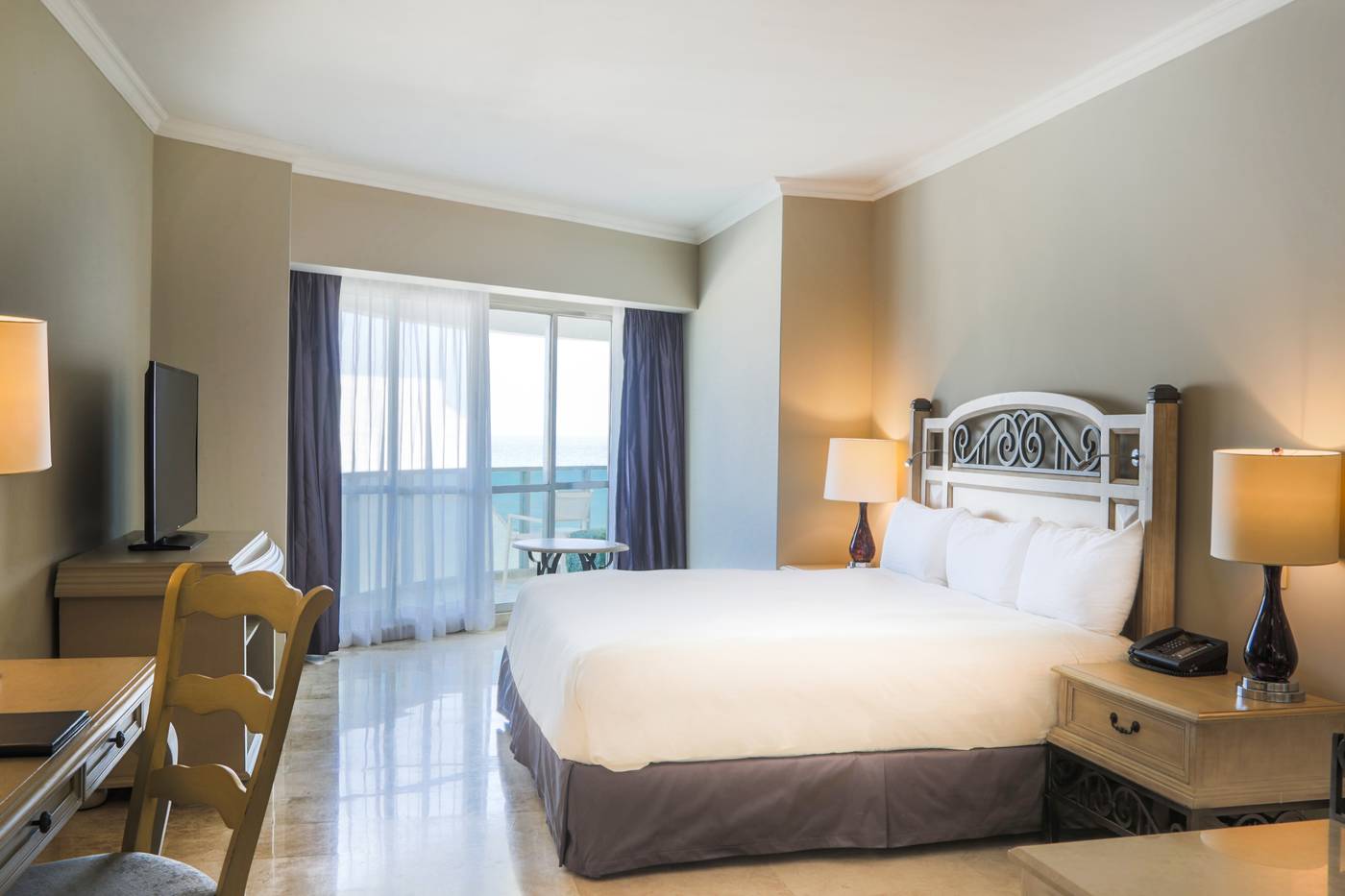 Sandos-Cancun-Lifestyle-Resort---Adults-Recommended-Room-18