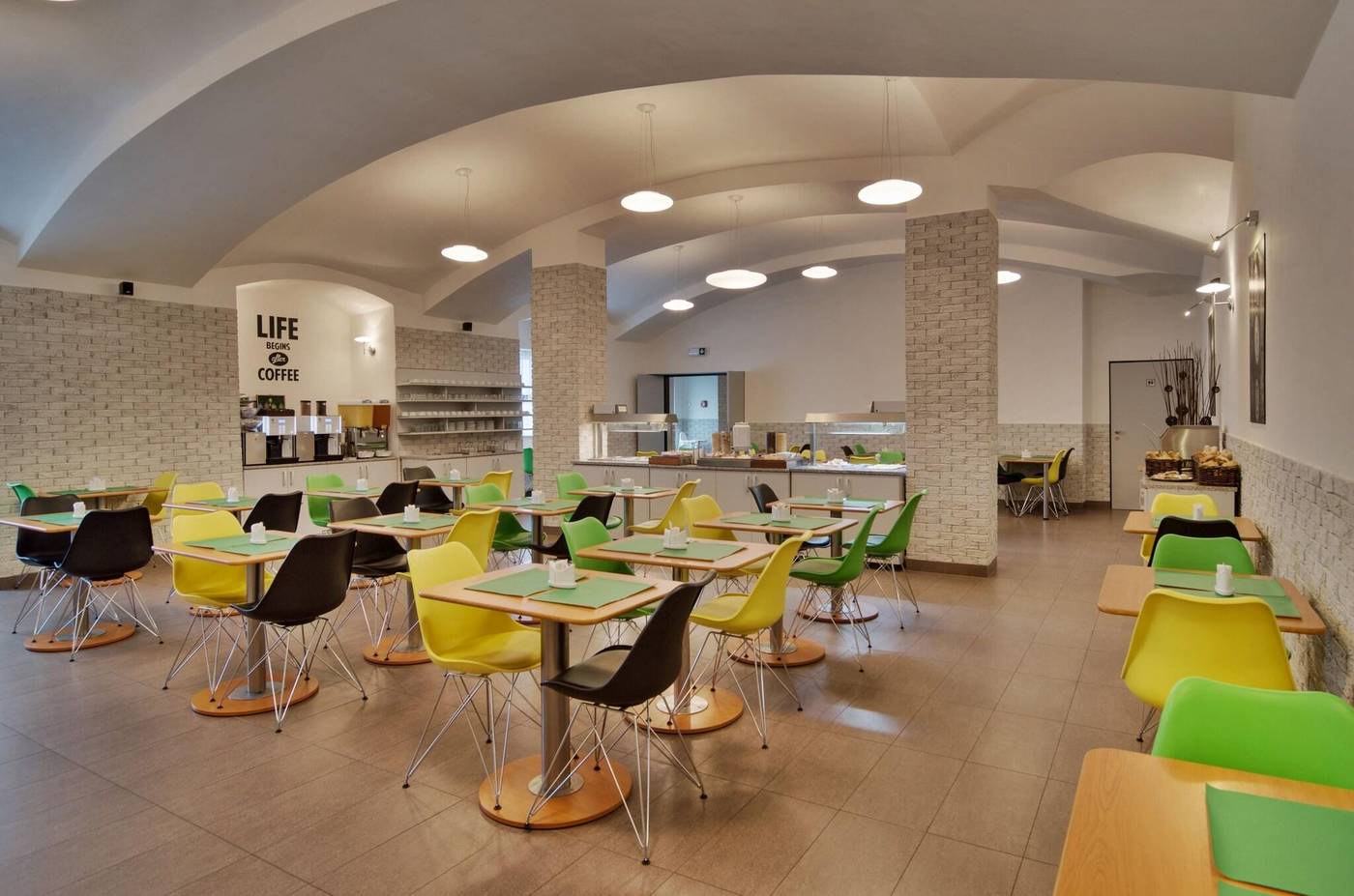 Adeba-Hotel-Restaurant-18