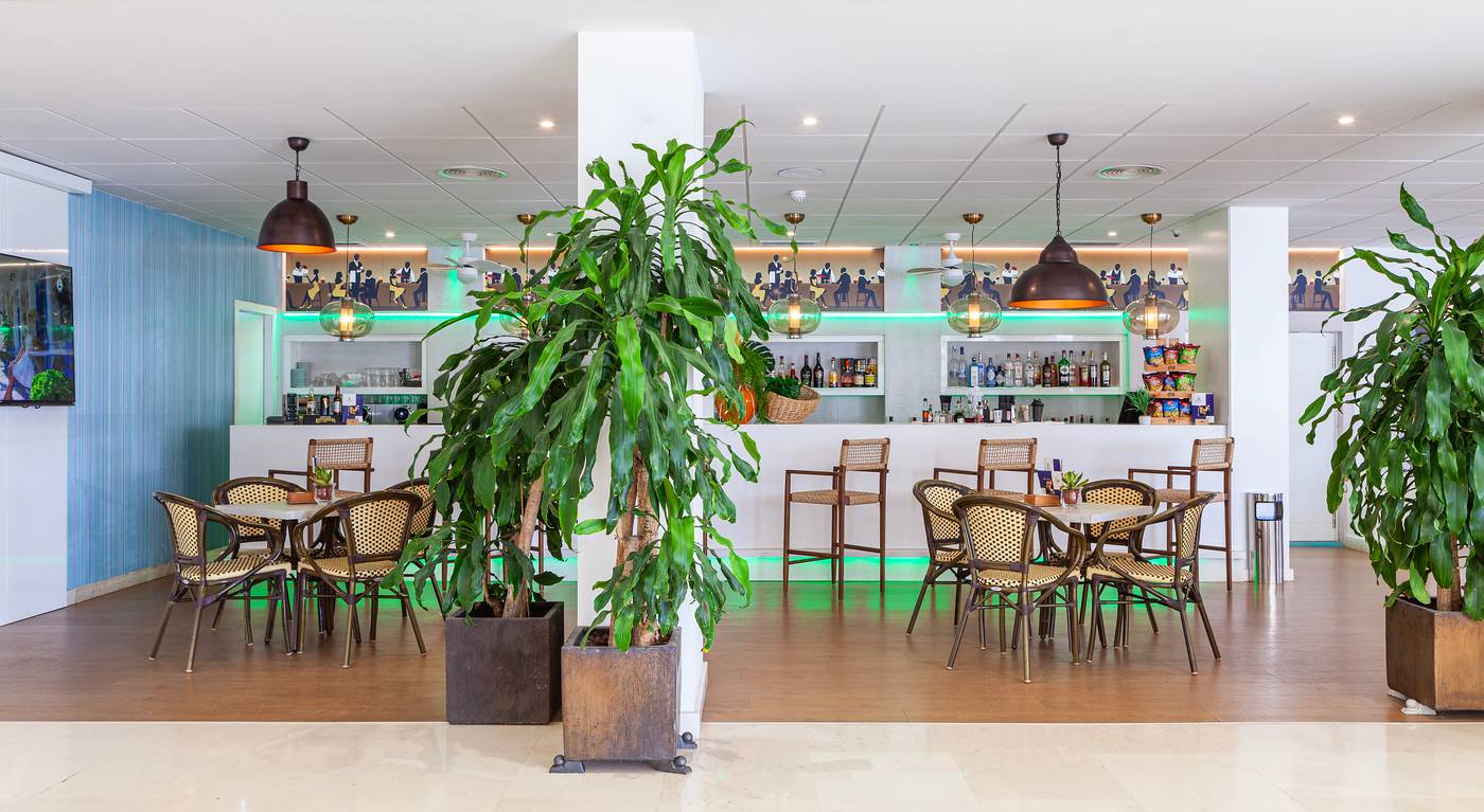 Hotel-Alay---Adults-Only-Bar-57