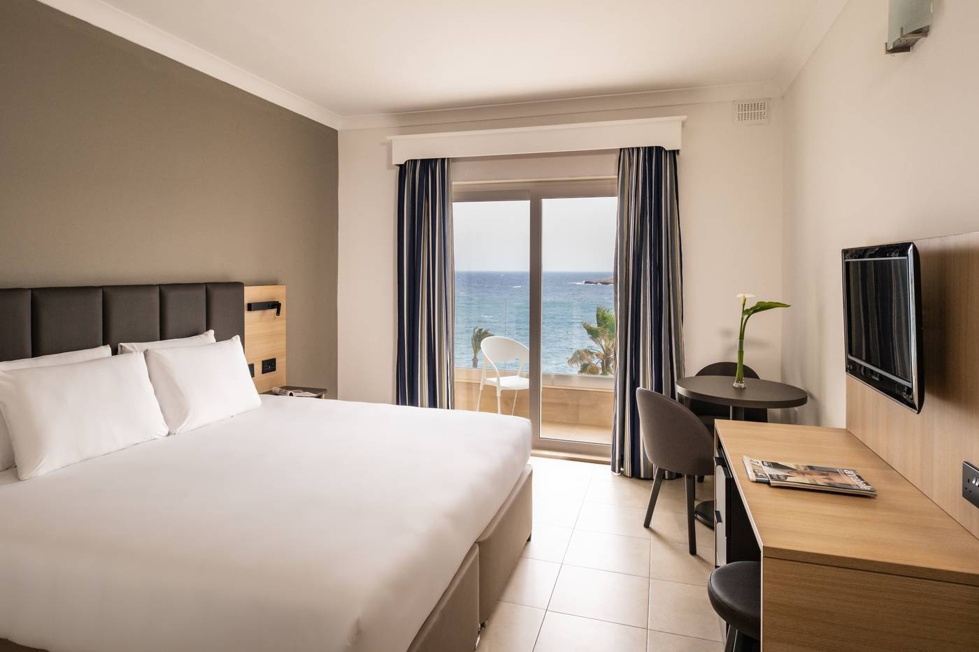 Qawra-Palace-Resort---Spa-Room-11