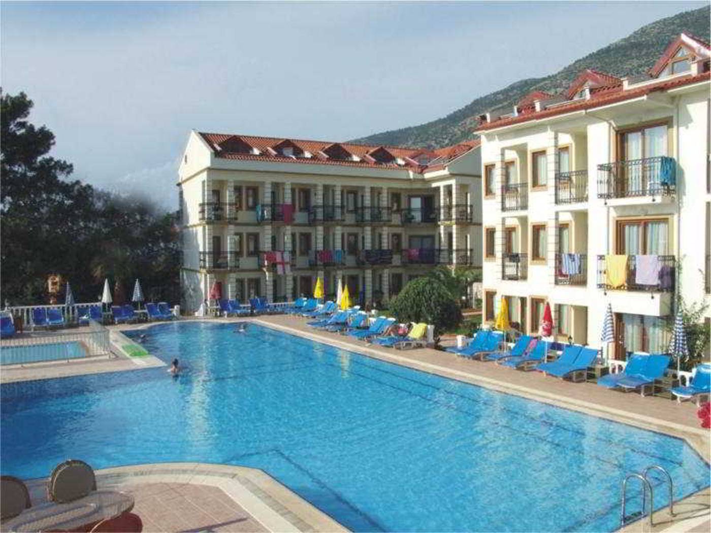Hotel-Leytur-Pool-5