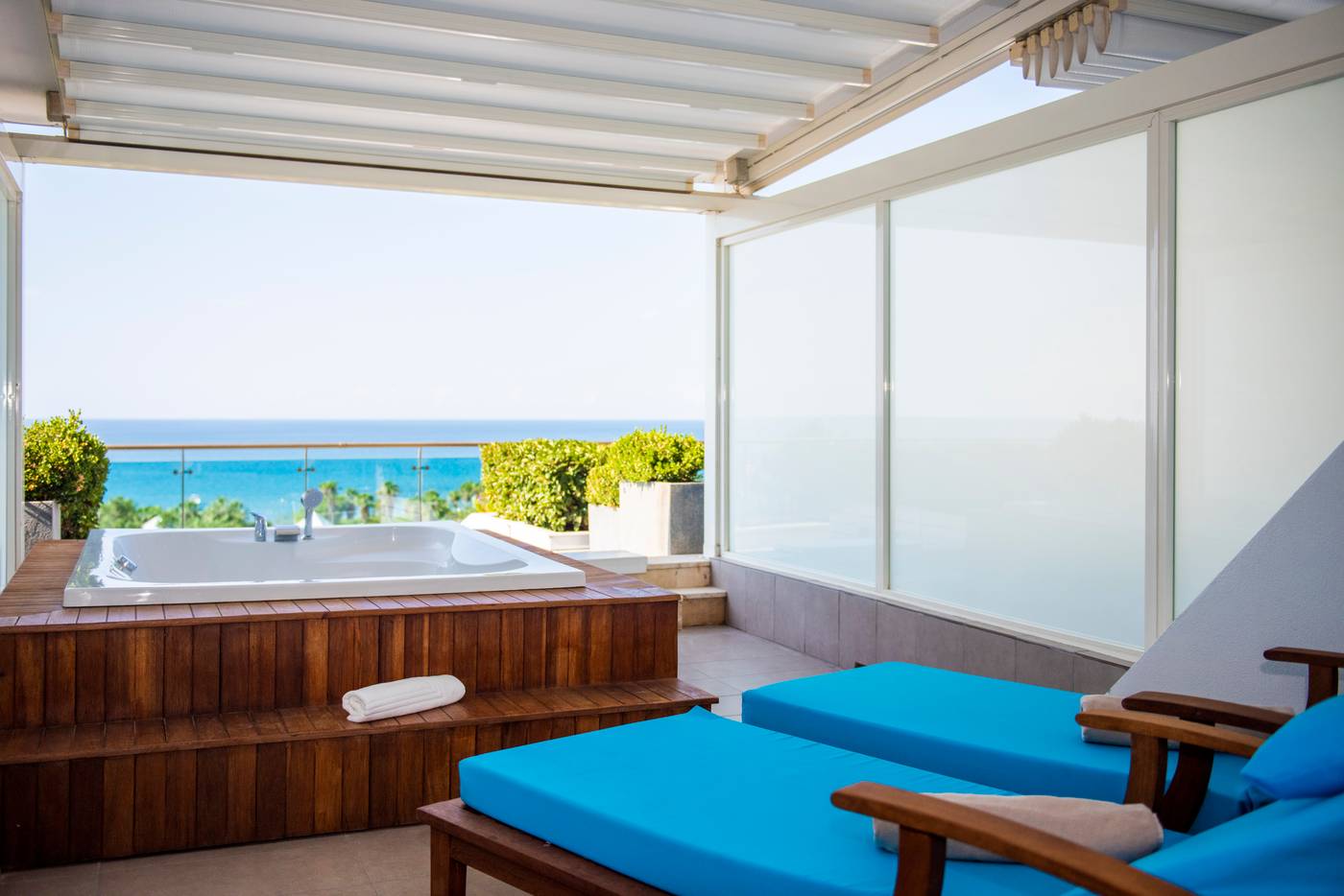 Side-Star-Elegance-Room-68