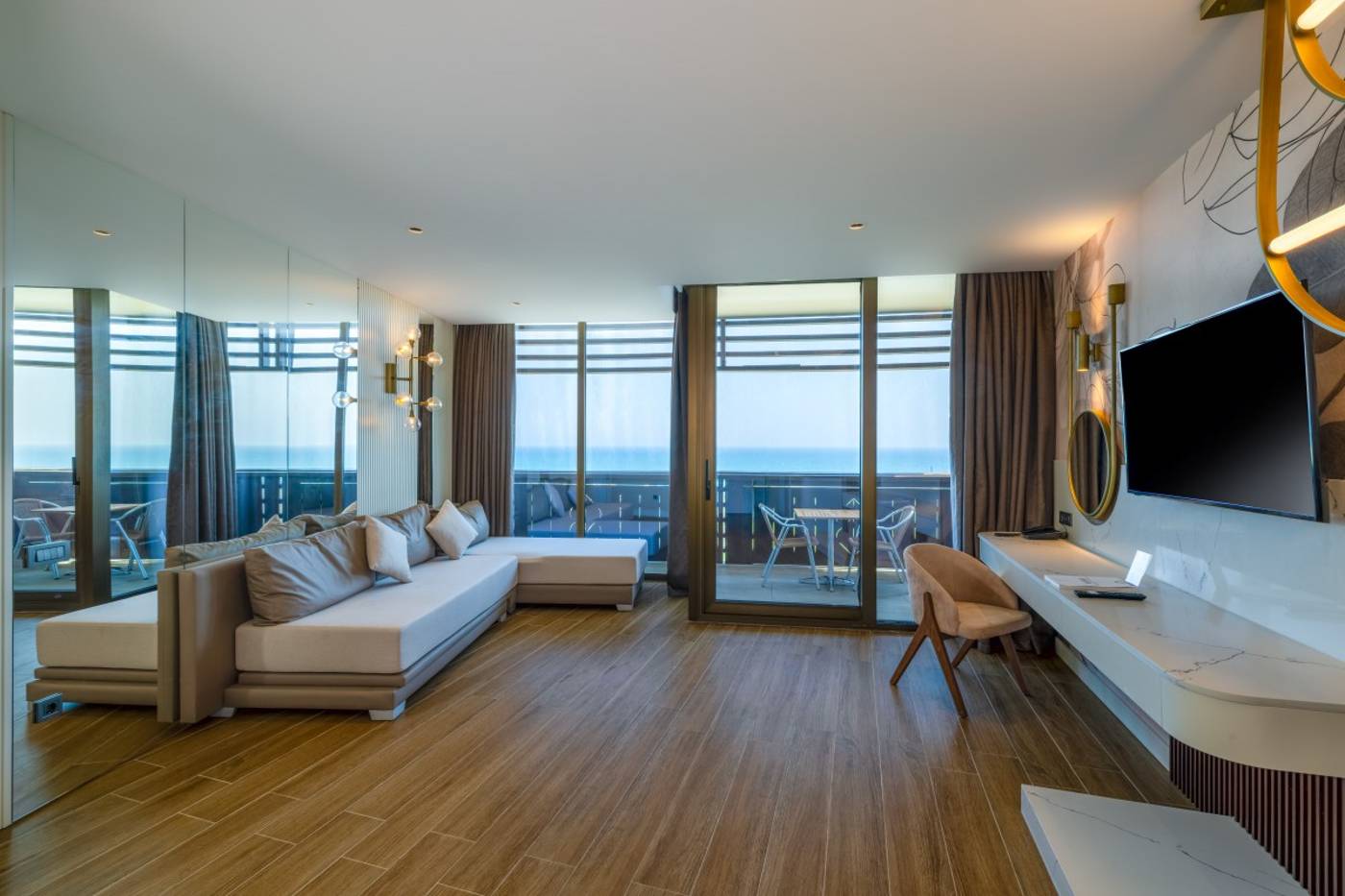 Nirvana Cosmopolitan