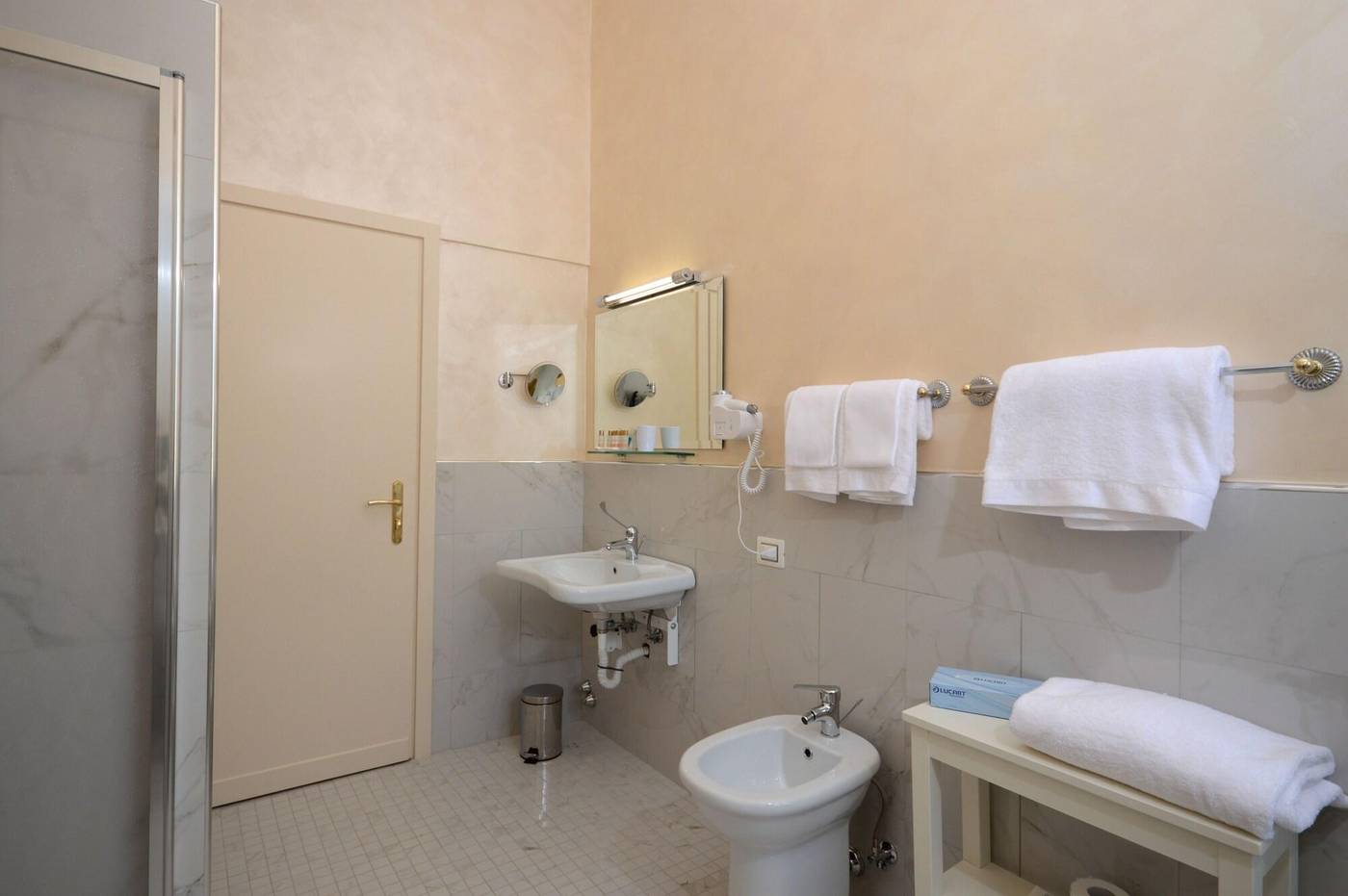 Grand-Hotel-Vittoria-Room-48