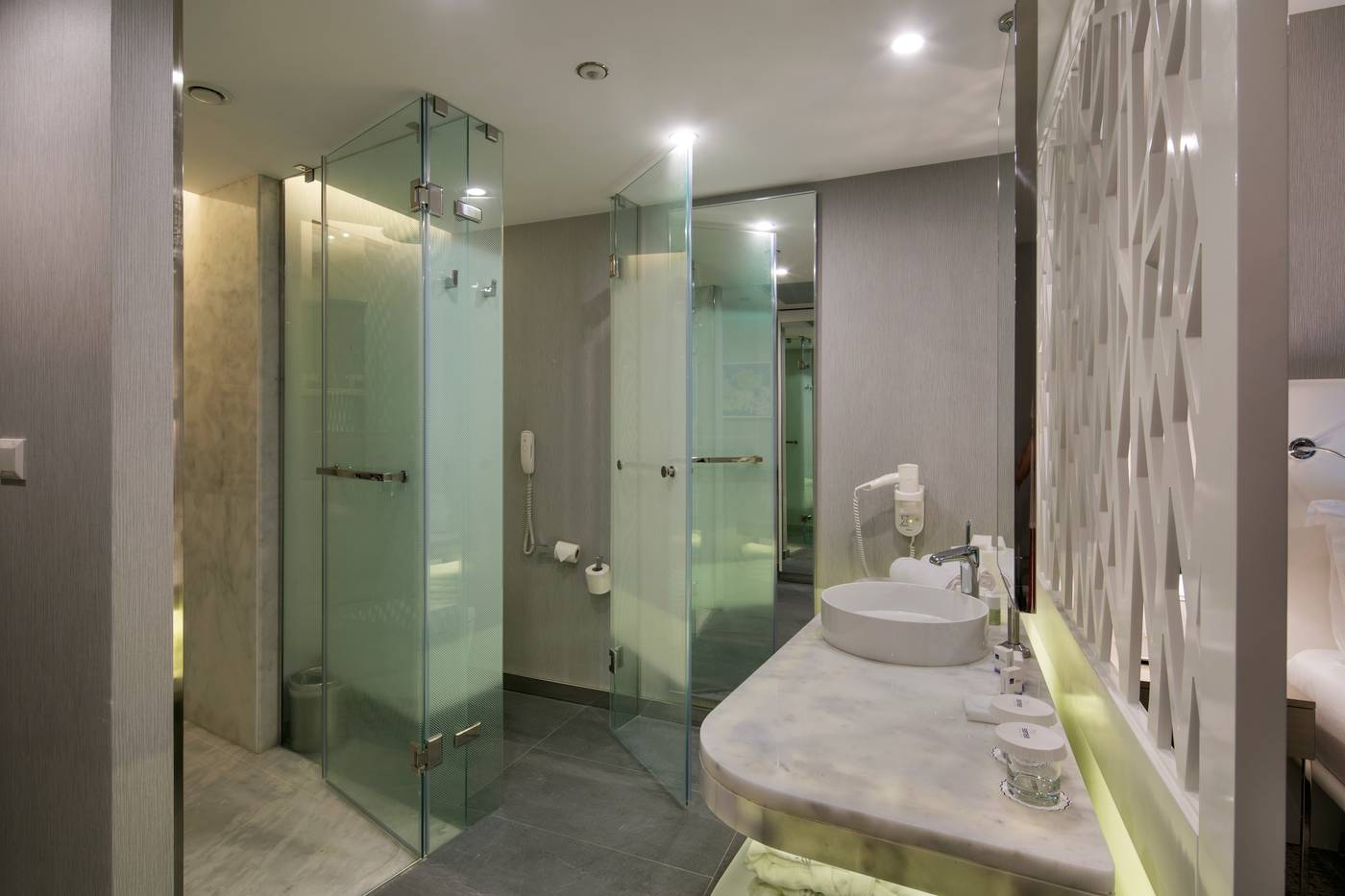 The-Sense-De-Luxe-Hotel-Room-26