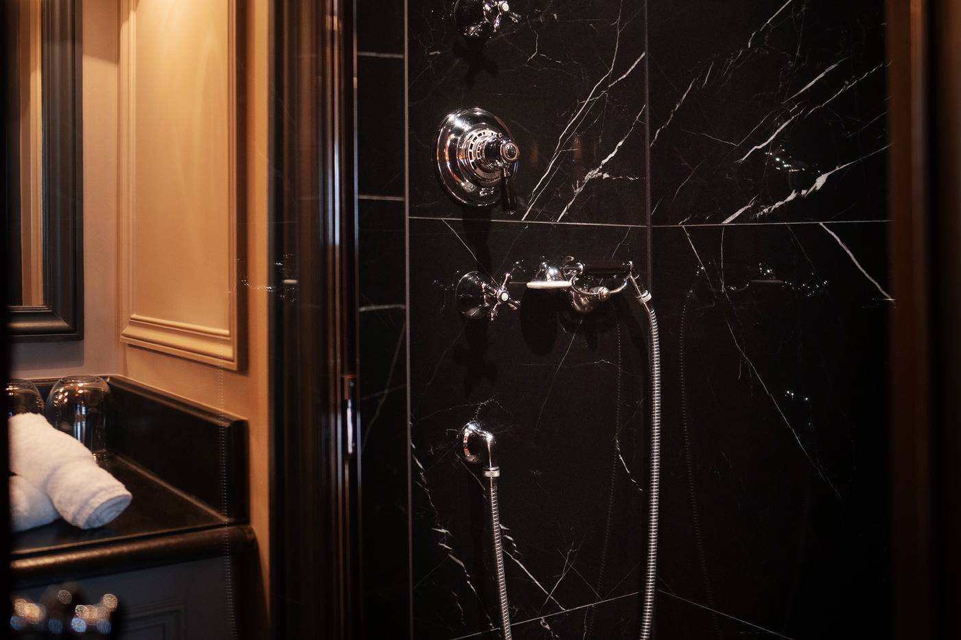 Maison-Athenee-Room-42