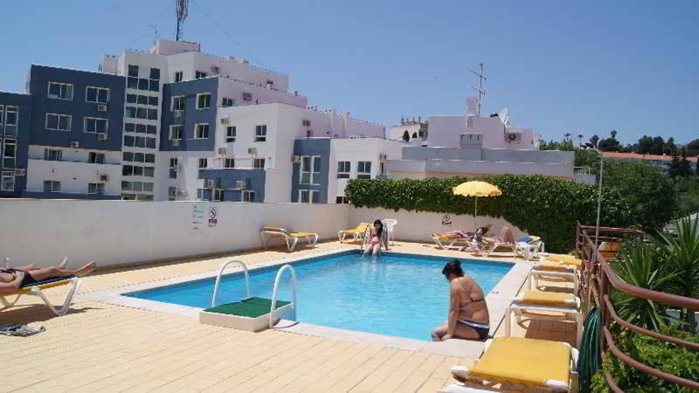 Hotel-Residencial-Colina-do-Mar-Pool-2