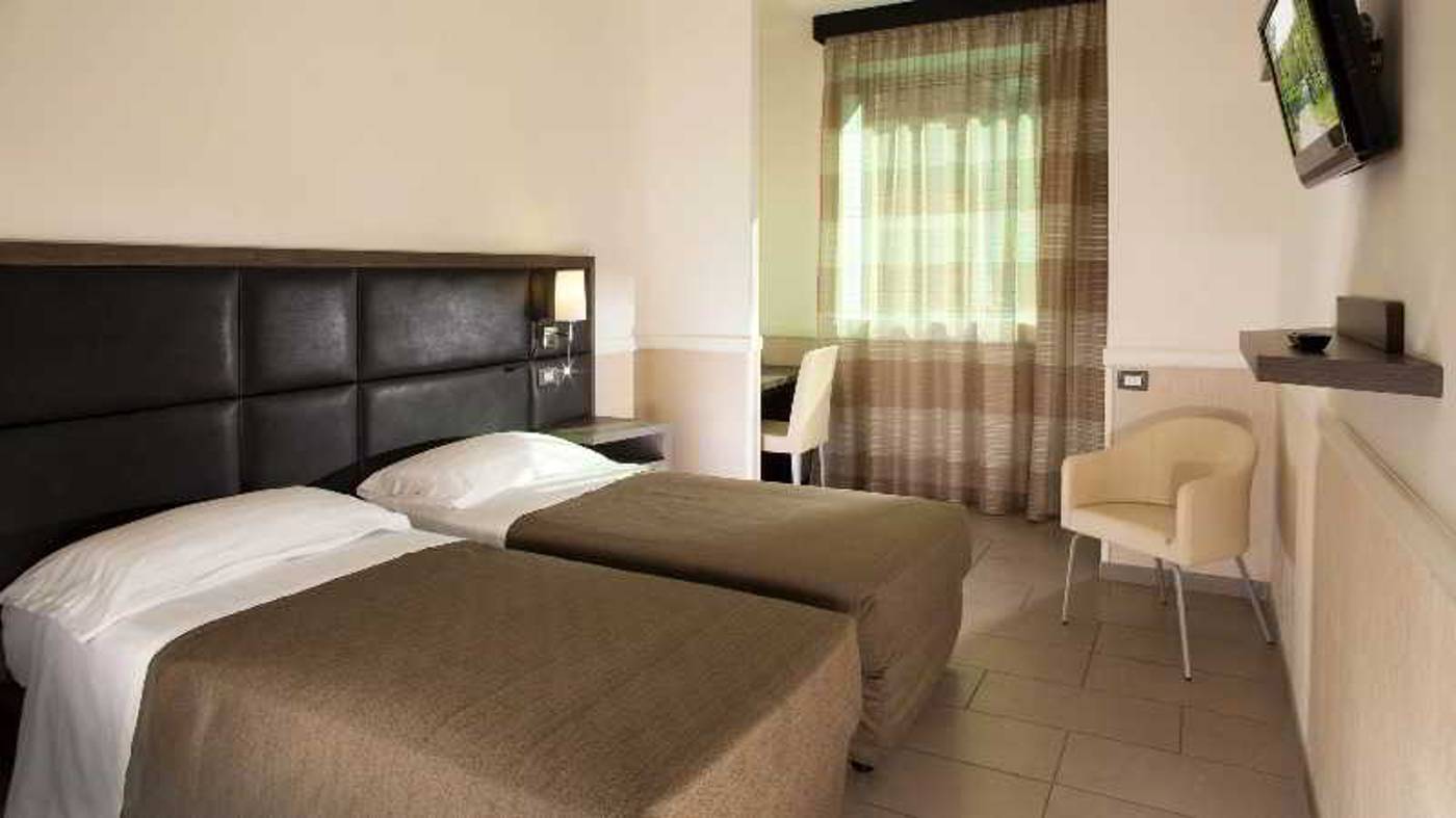 Artis-Hotel-Room-14