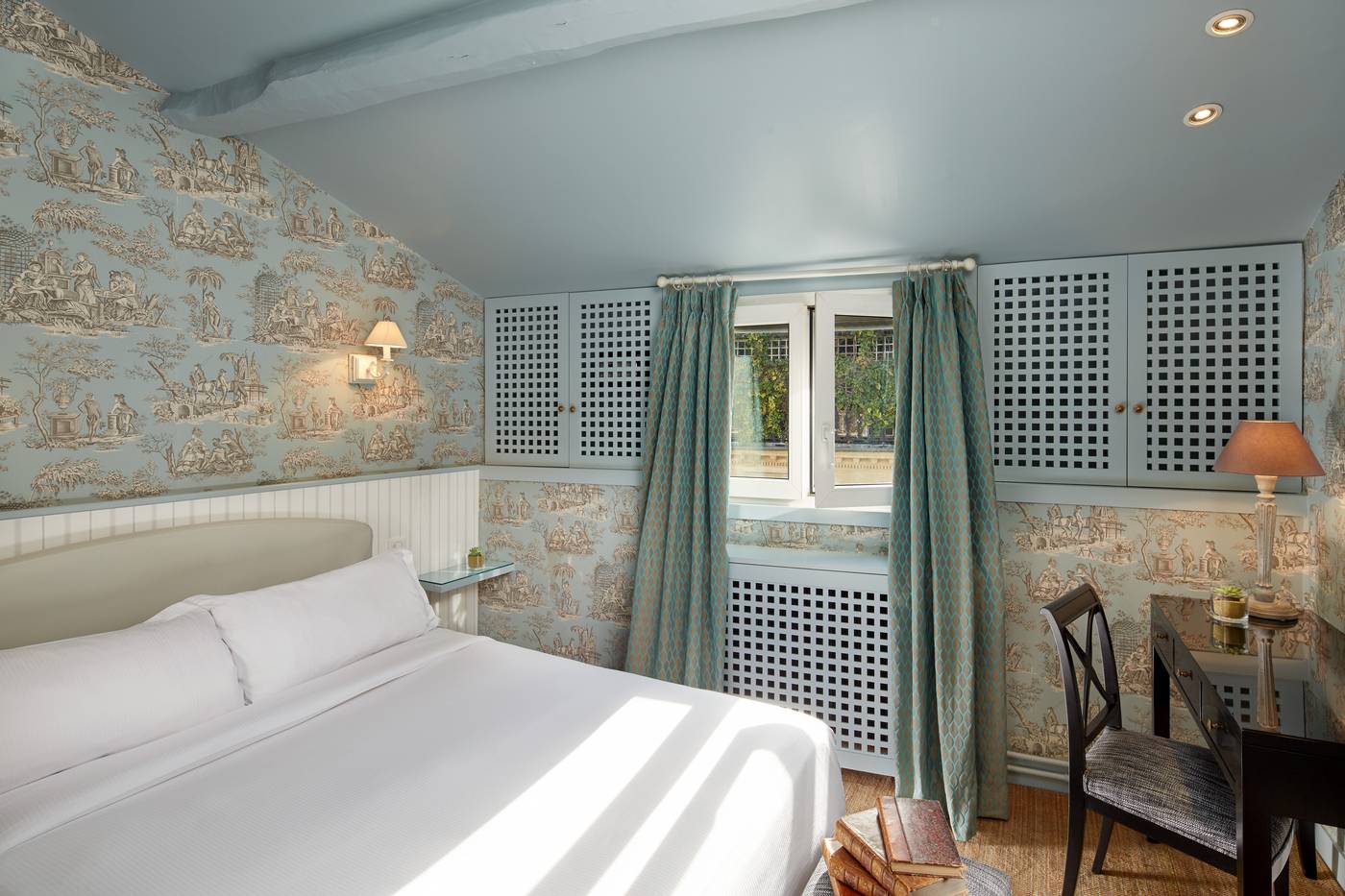 Saint-Germain---Paris-Room-36