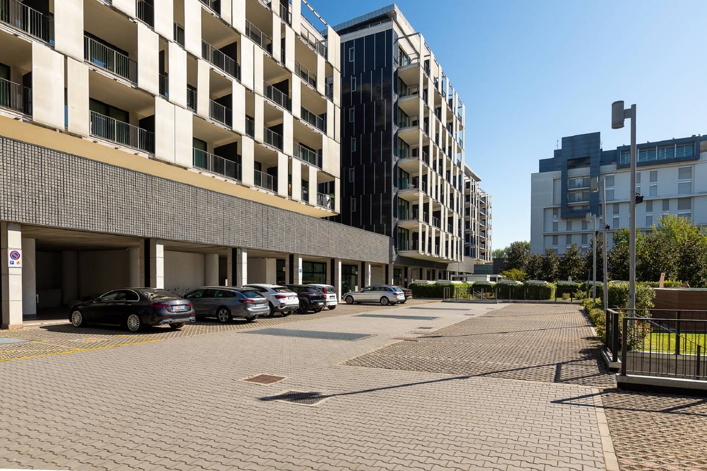 Ramada-Plaza-Milano-Hotel-General-view-47