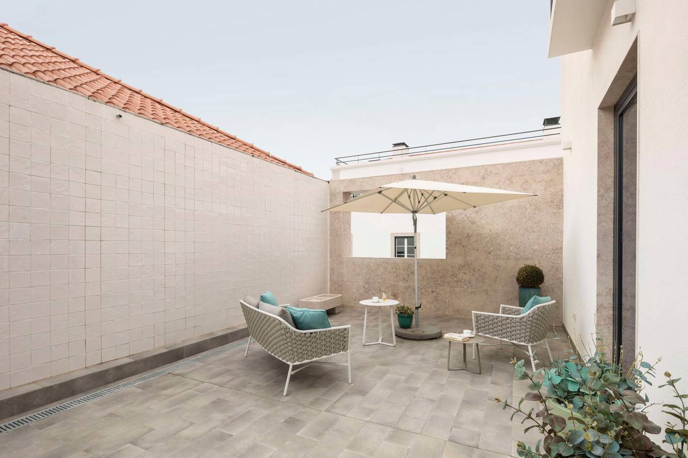 The-Emerald-House-Lisbon--Curio-Collection-by-Hilt-Room-75