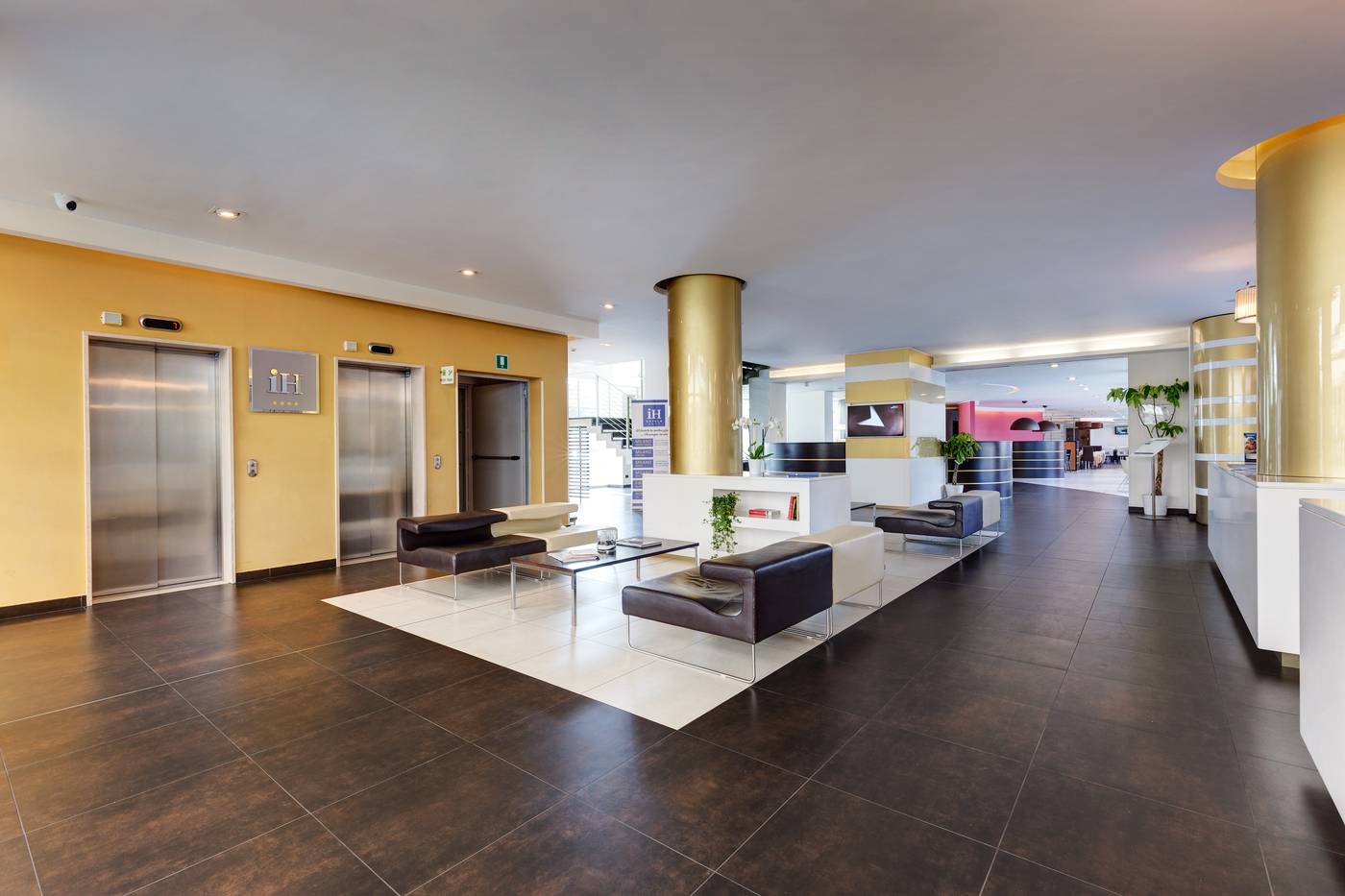 iH-Hotels-Roma-Z3-Lobby-11
