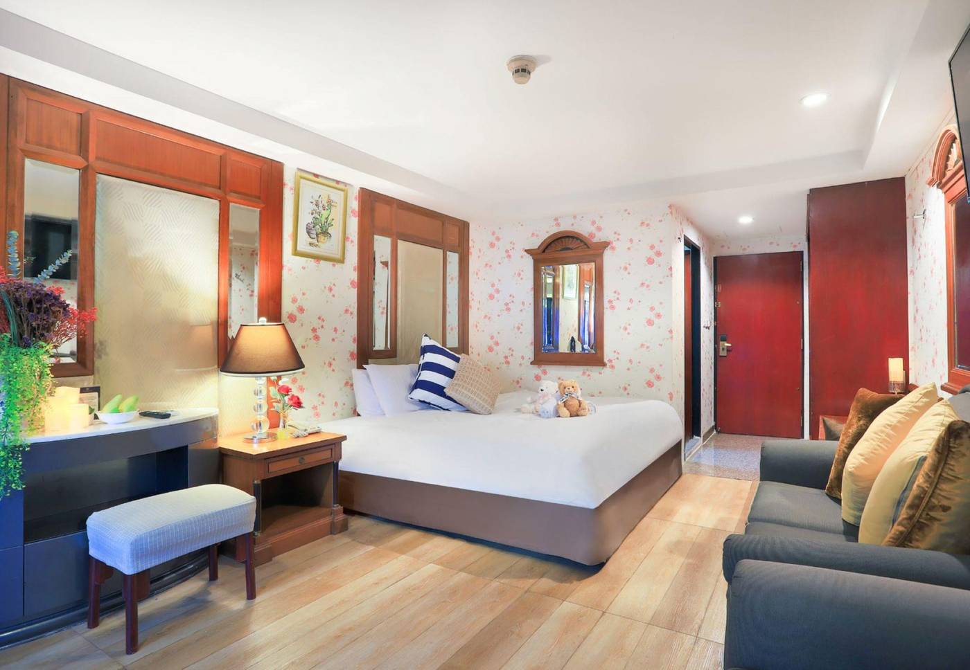 Diamond-City-Hotel-Room-1