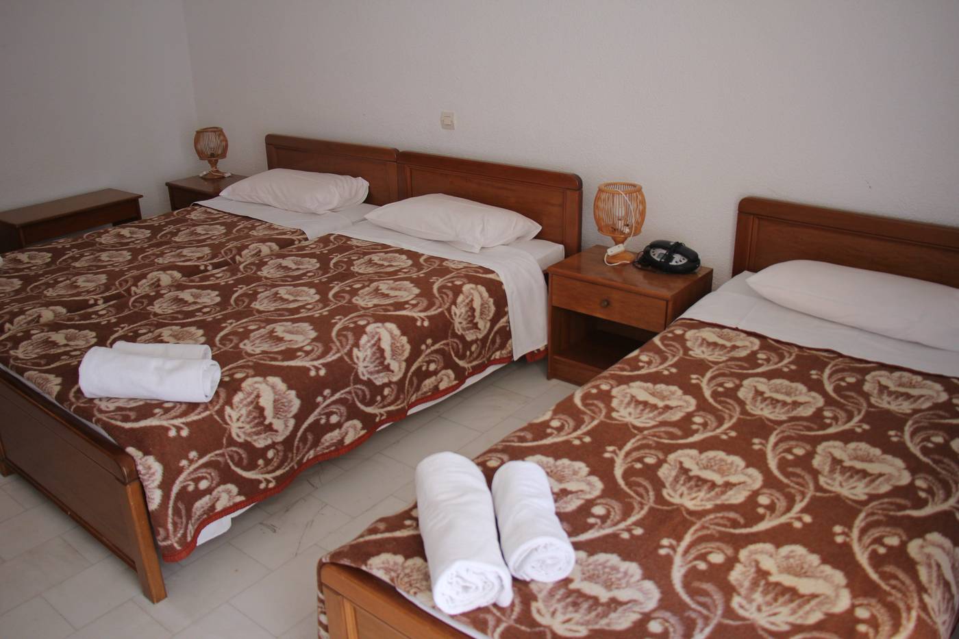 Pashos-Hotel-Room-10