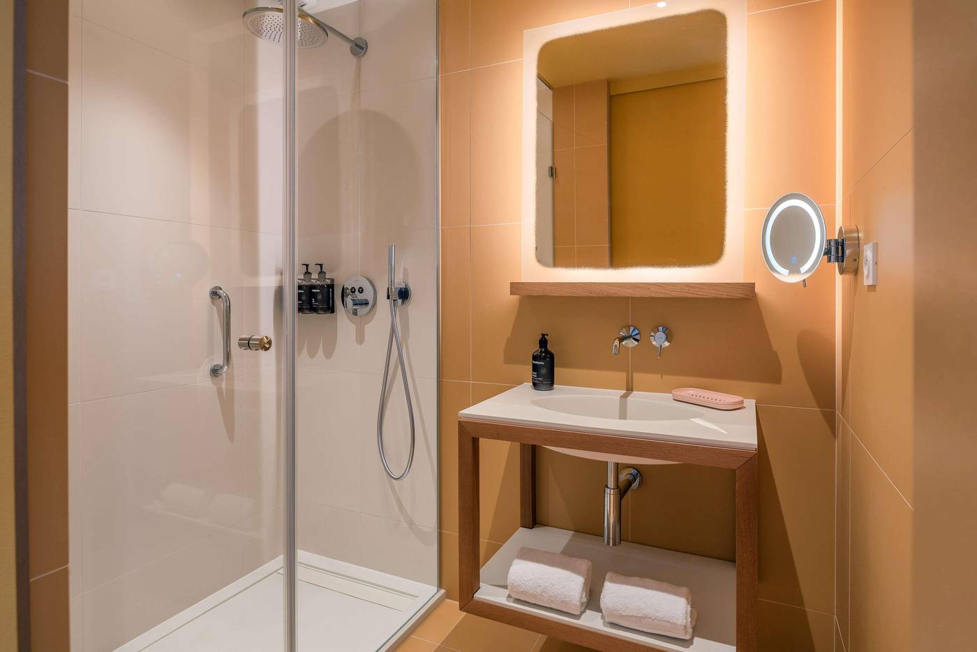 Canopy-by-Hilton-Cannes-Room-47