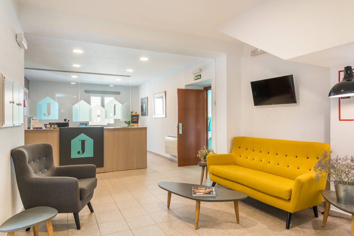 Hostal-JUME-Lobby-55