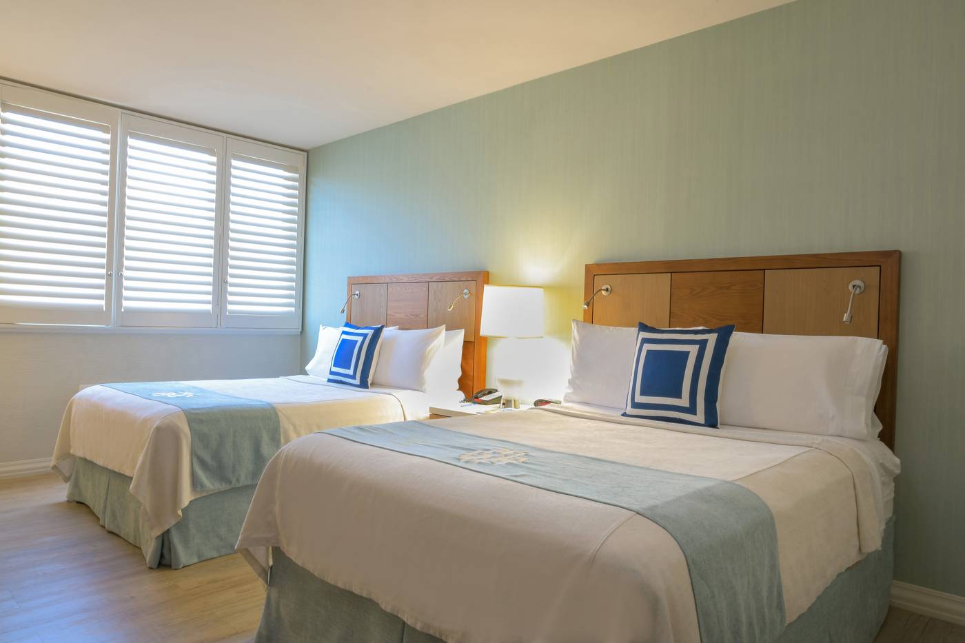 Gateway-Hotel-Santa-Monica-Room-9