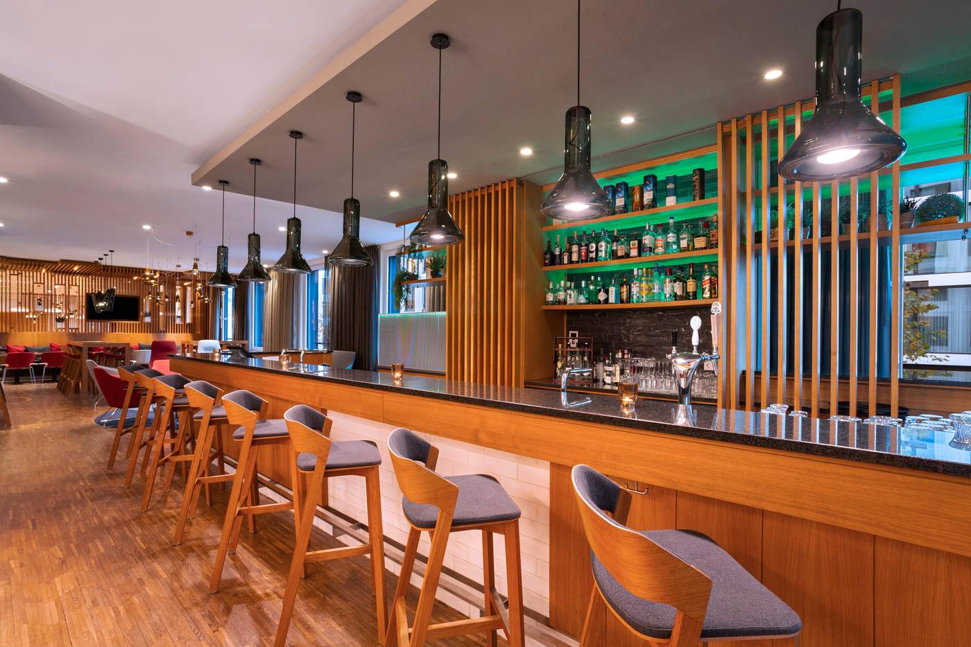 Holiday-Inn-Express-Munich-City-West-Bar-18