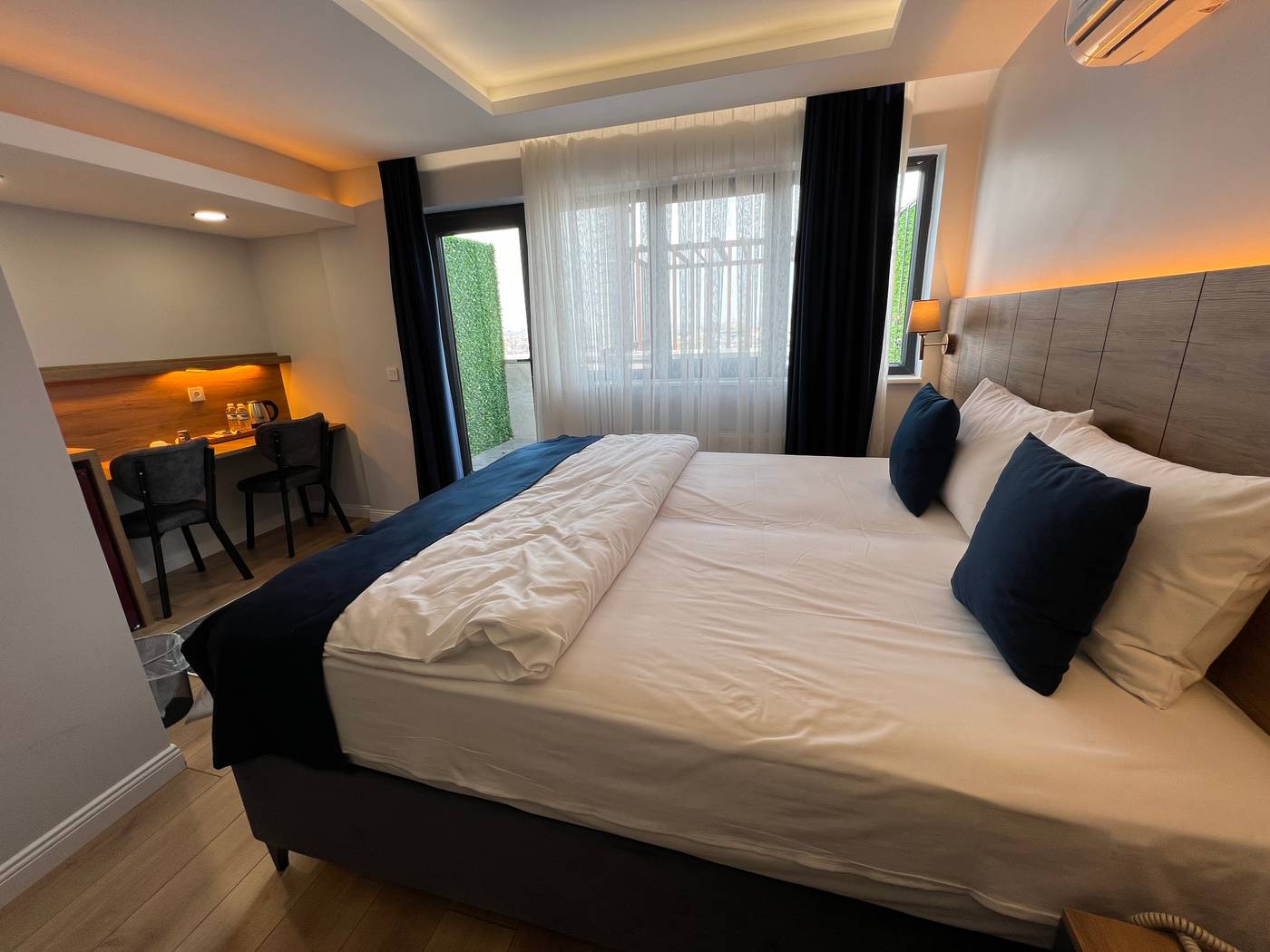 Blue-Suite-Otel-Room-9