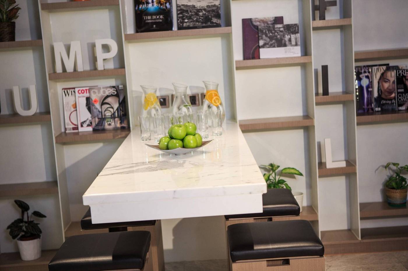 Renaissance-Hong-Kong-Harbour-View-Hotel-General-view-20