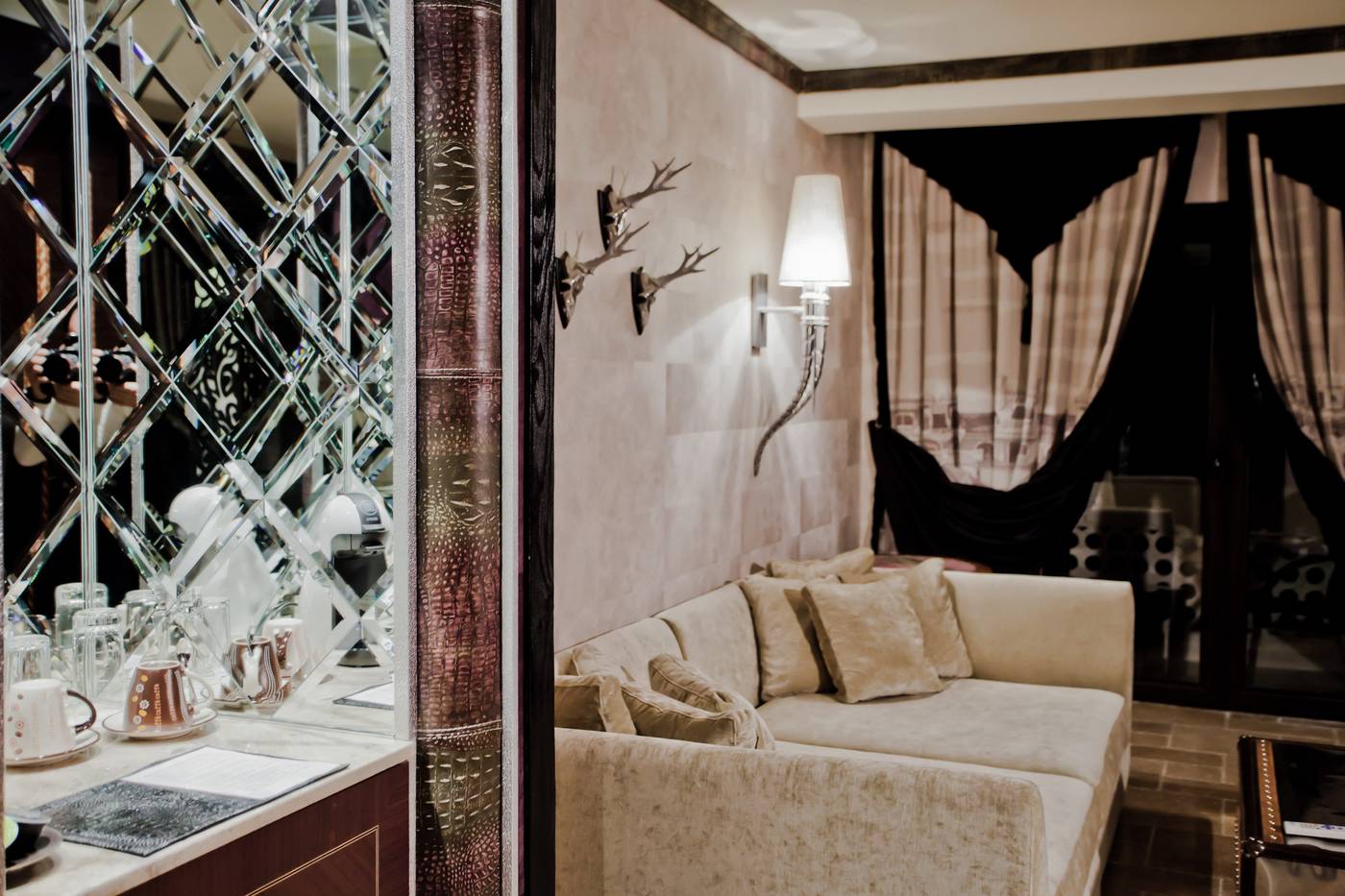 Royal-Castle-Room-55