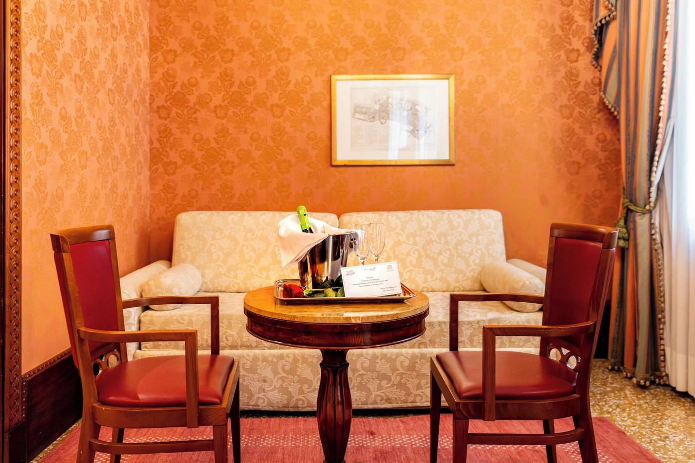 Al-Ponte-Dei-Sospiri-Junior-Suites-Room-22