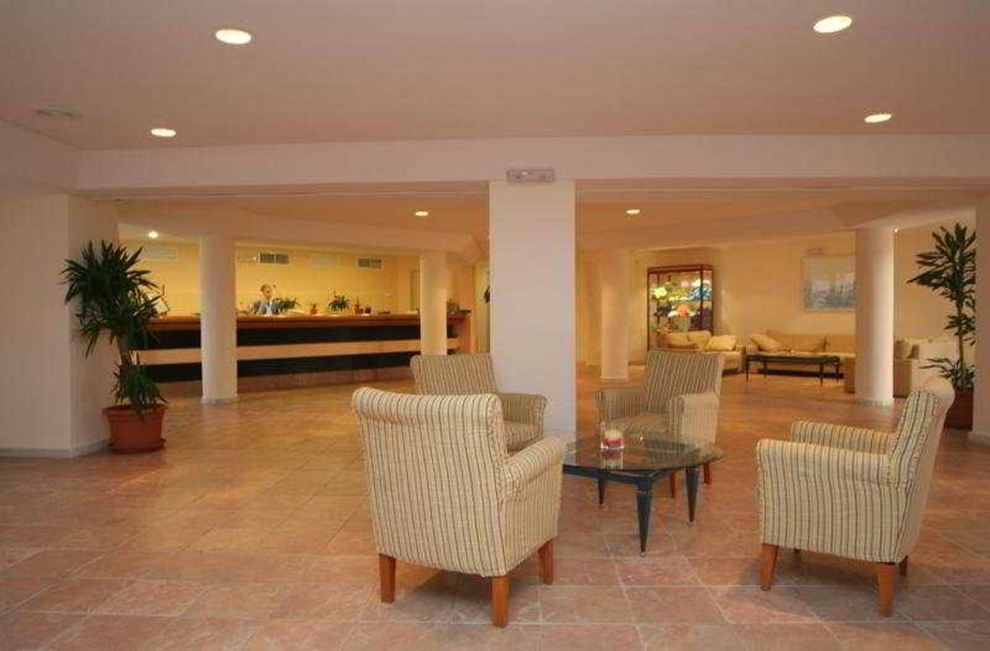 Grupotel-Tamariscos-Lobby-29