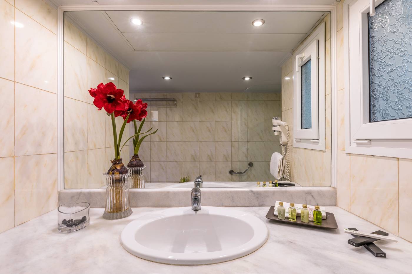 Ariti-Grand-Hotel-Room-47