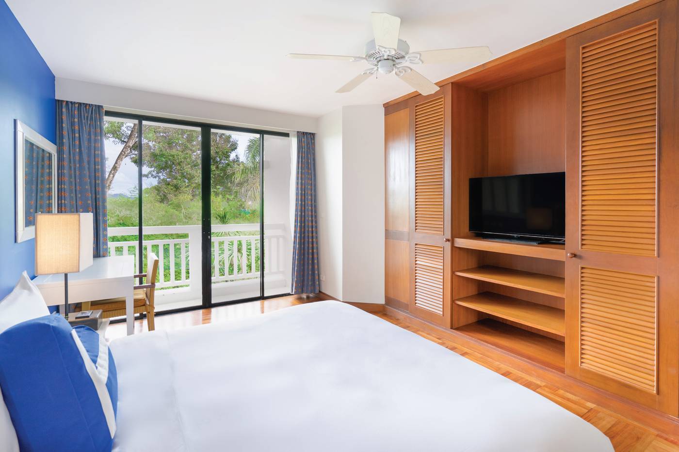 HOMM-Suites-Laguna---a-brand-of-Banyan-Group-Room-23