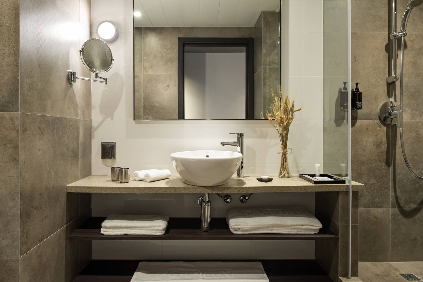 Camlux-Hotel-Room-13