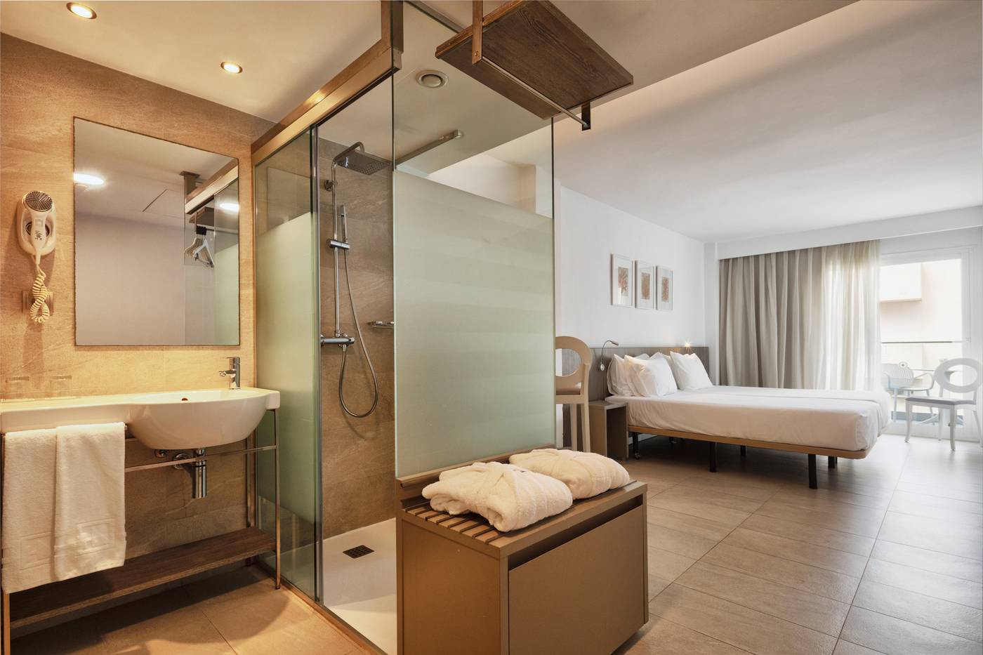 El-Puerto-Ibiza-Hotel---Spa-Room-37