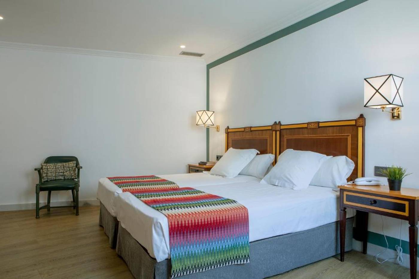 Don-Curro-Room-4
