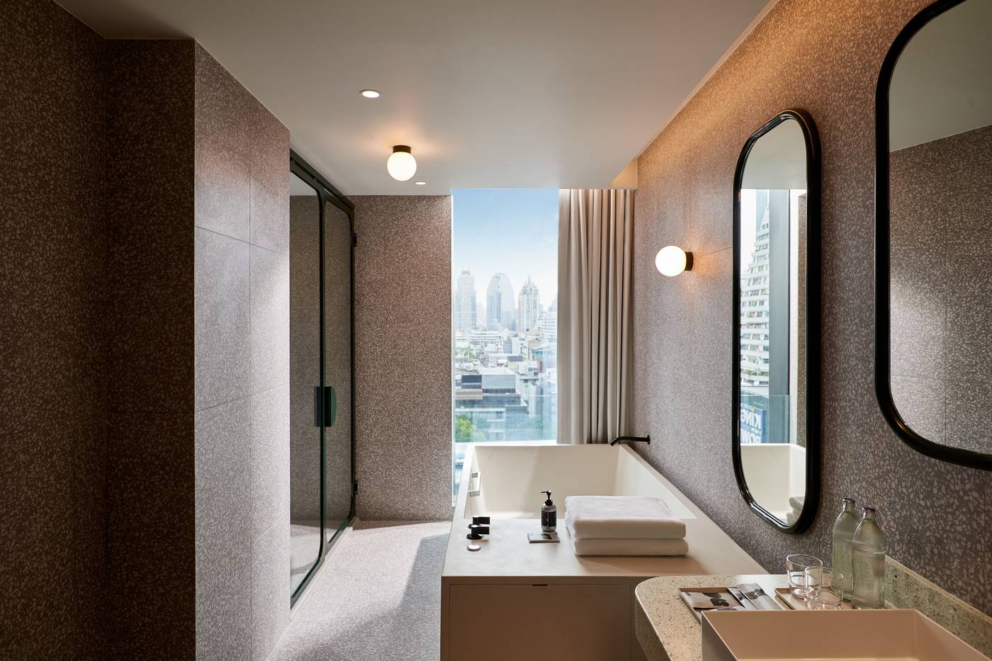The-Standard--Bangkok-Mahanakhon-Room-41