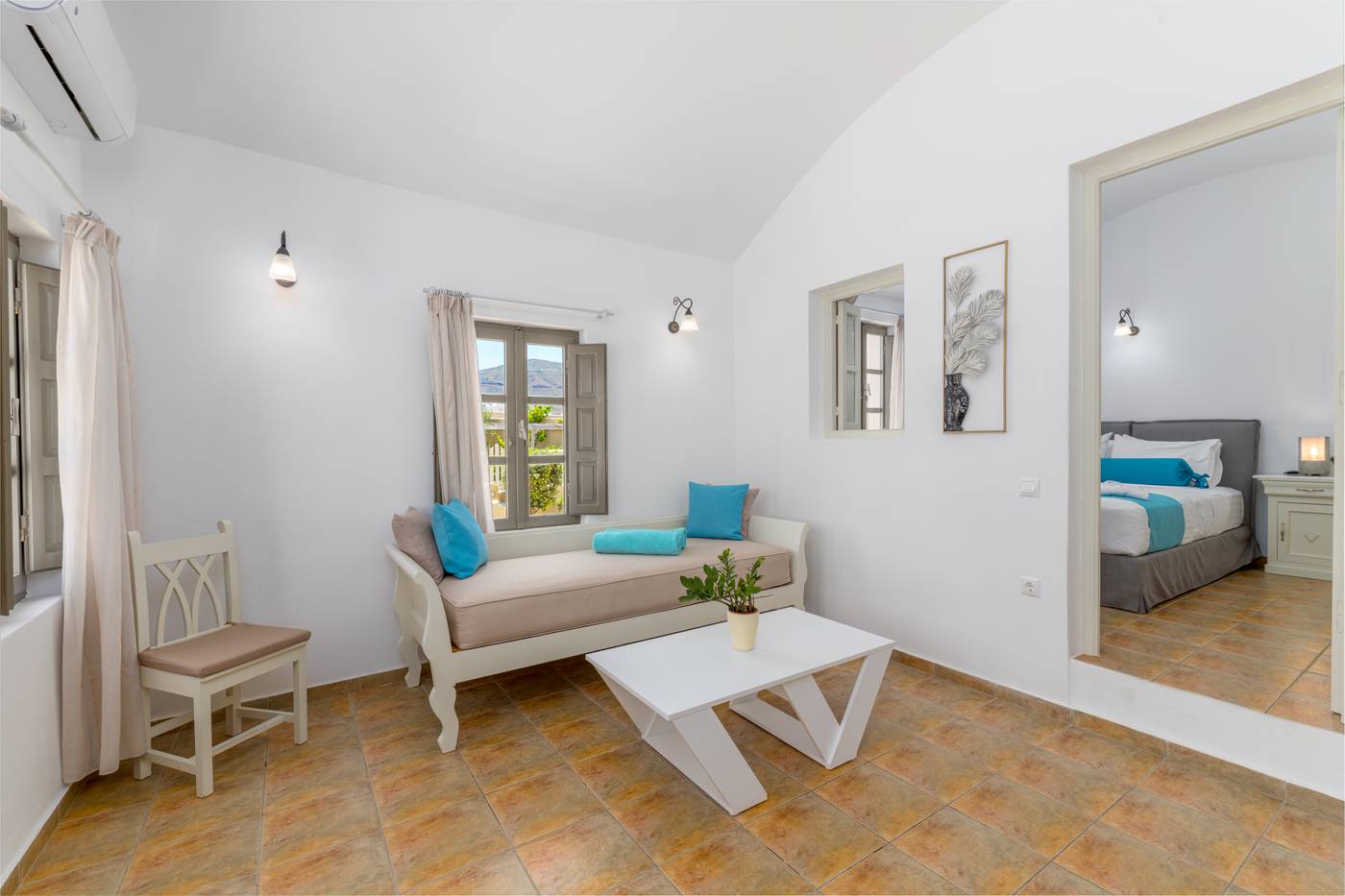 En-Plo-Boutique-Suites---Oia-Santorini-Room-27