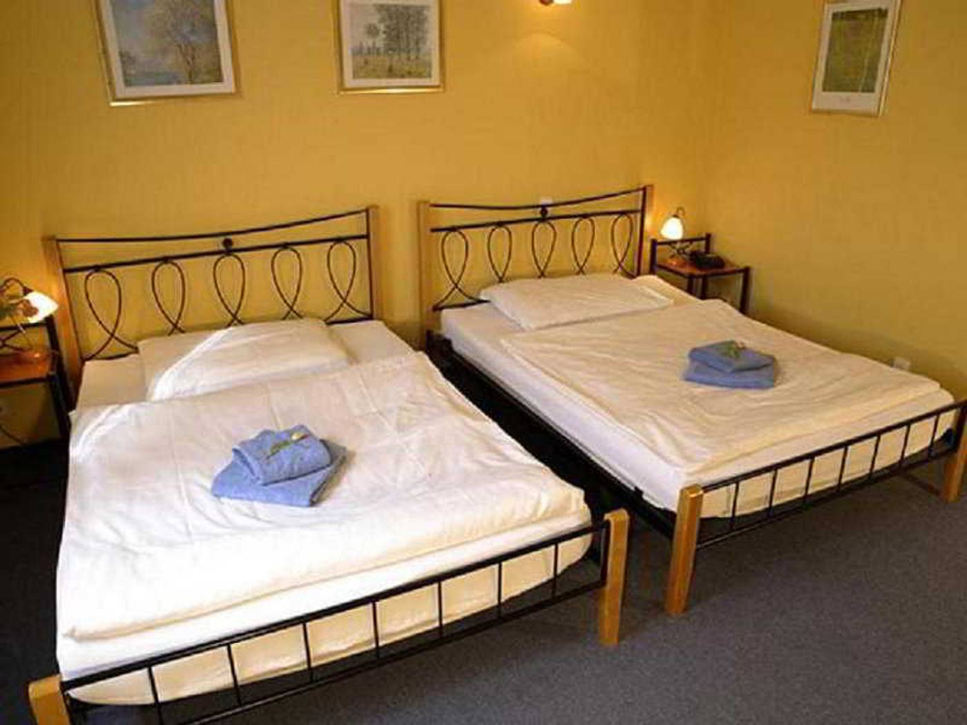 Boston-Czech Republic-KARLOVY VARY-Room-4