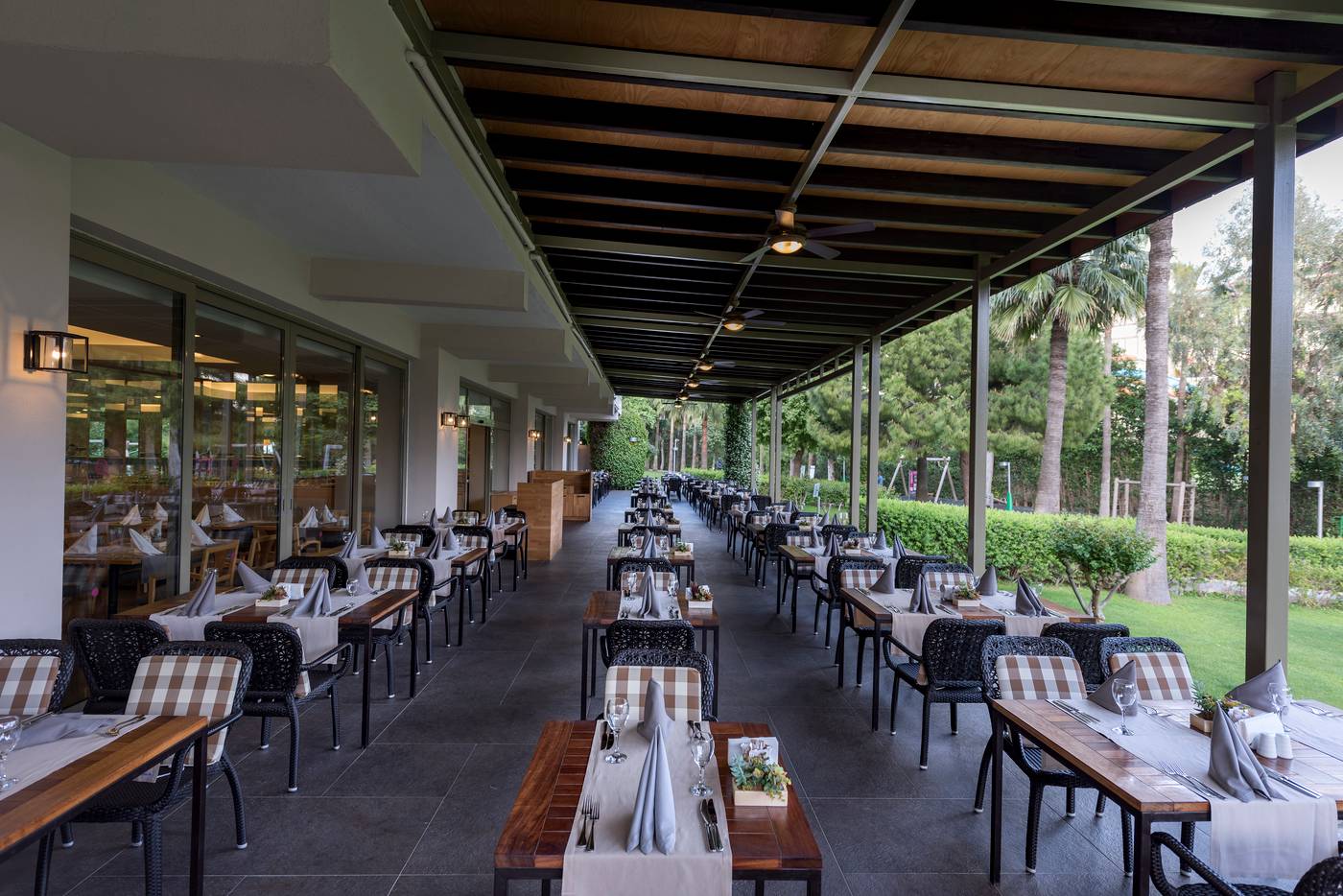 Barut-Hemera-Restaurant-20