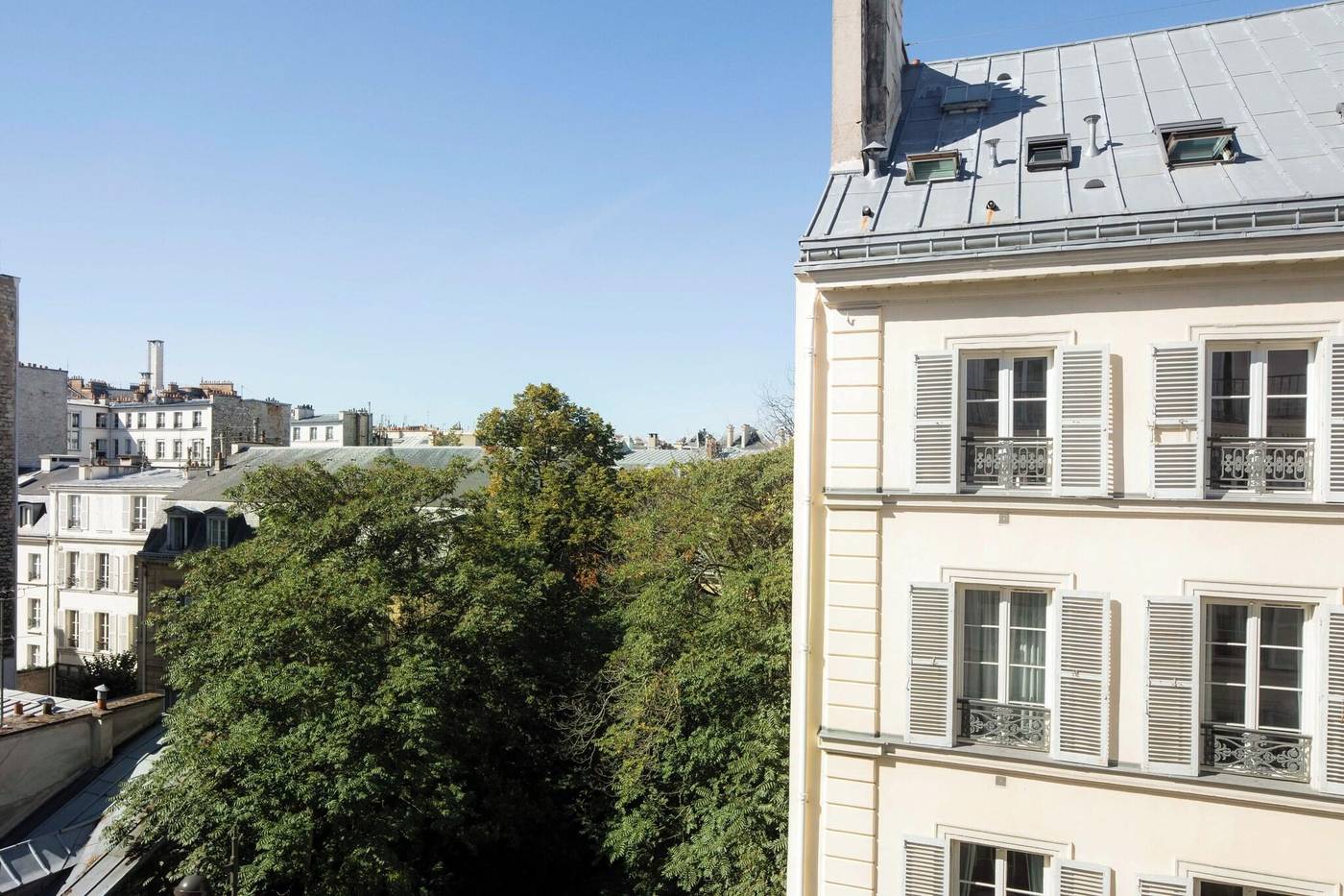 De-Suede-Saint-Germain-General-view-2