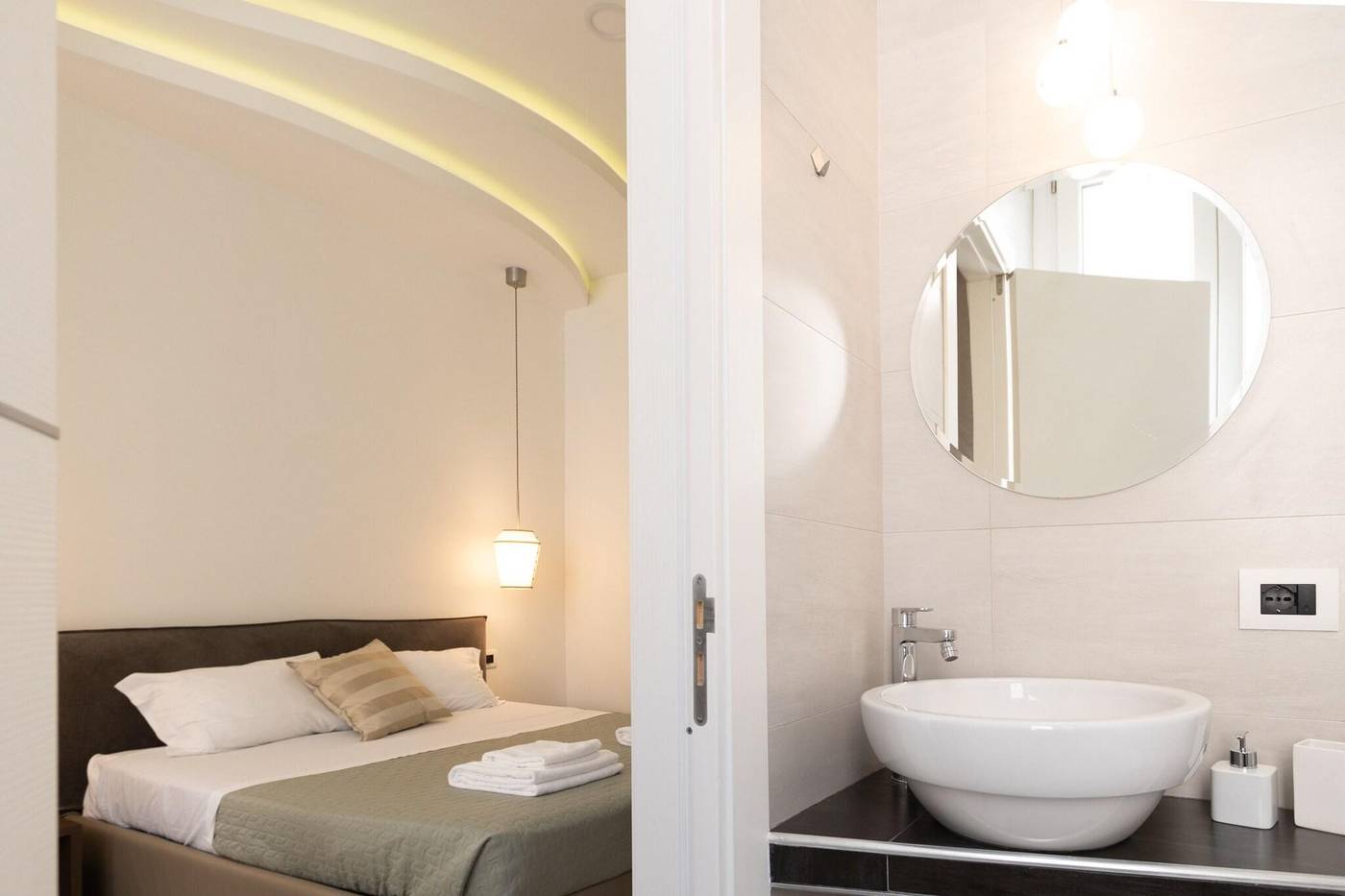 Maison-Maneli-Luxury-B-B-Room-28