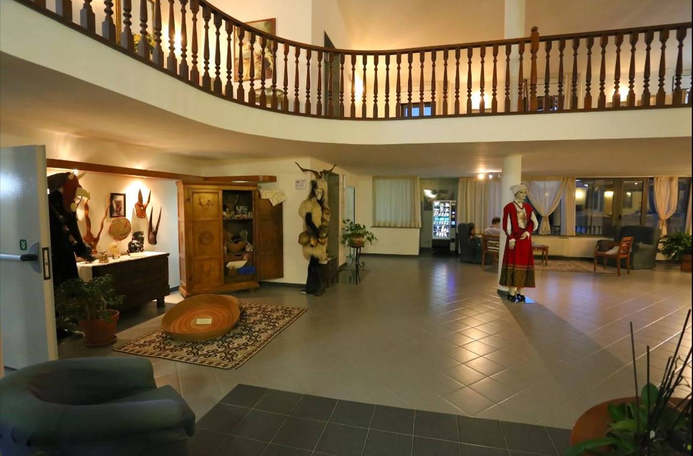 Pausania-Inn-Lobby-36