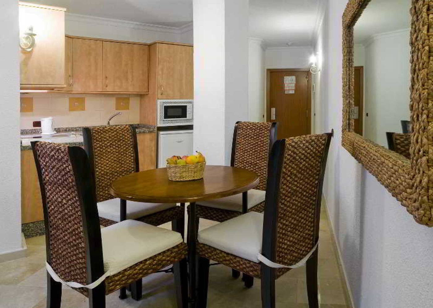 Las-Piramides-Resort-Room-27