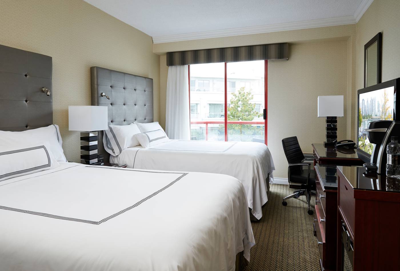 Granville-Island-Hotel-Room-11