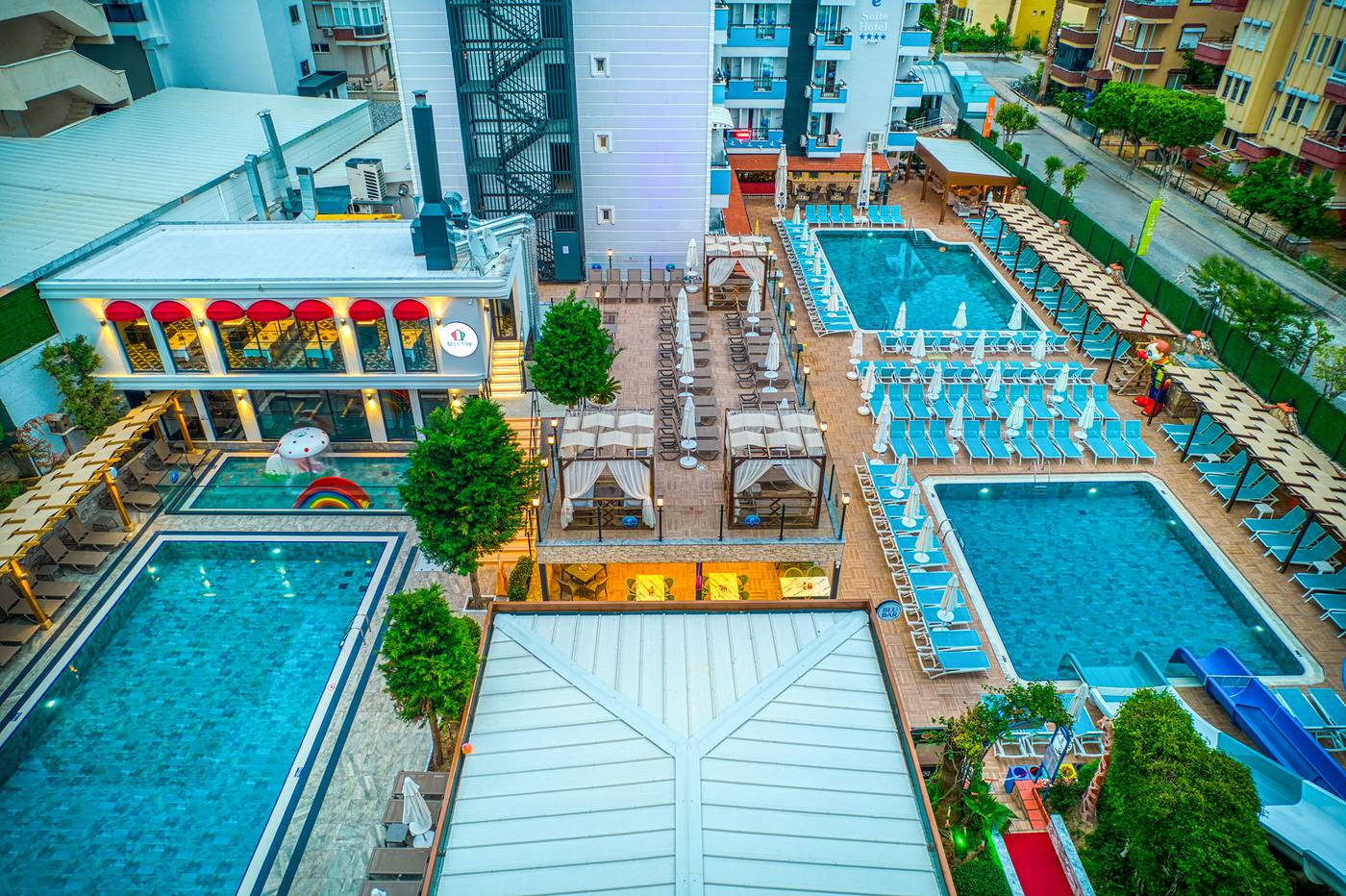 Big-Blue-Suite-Hotel-Pool-8