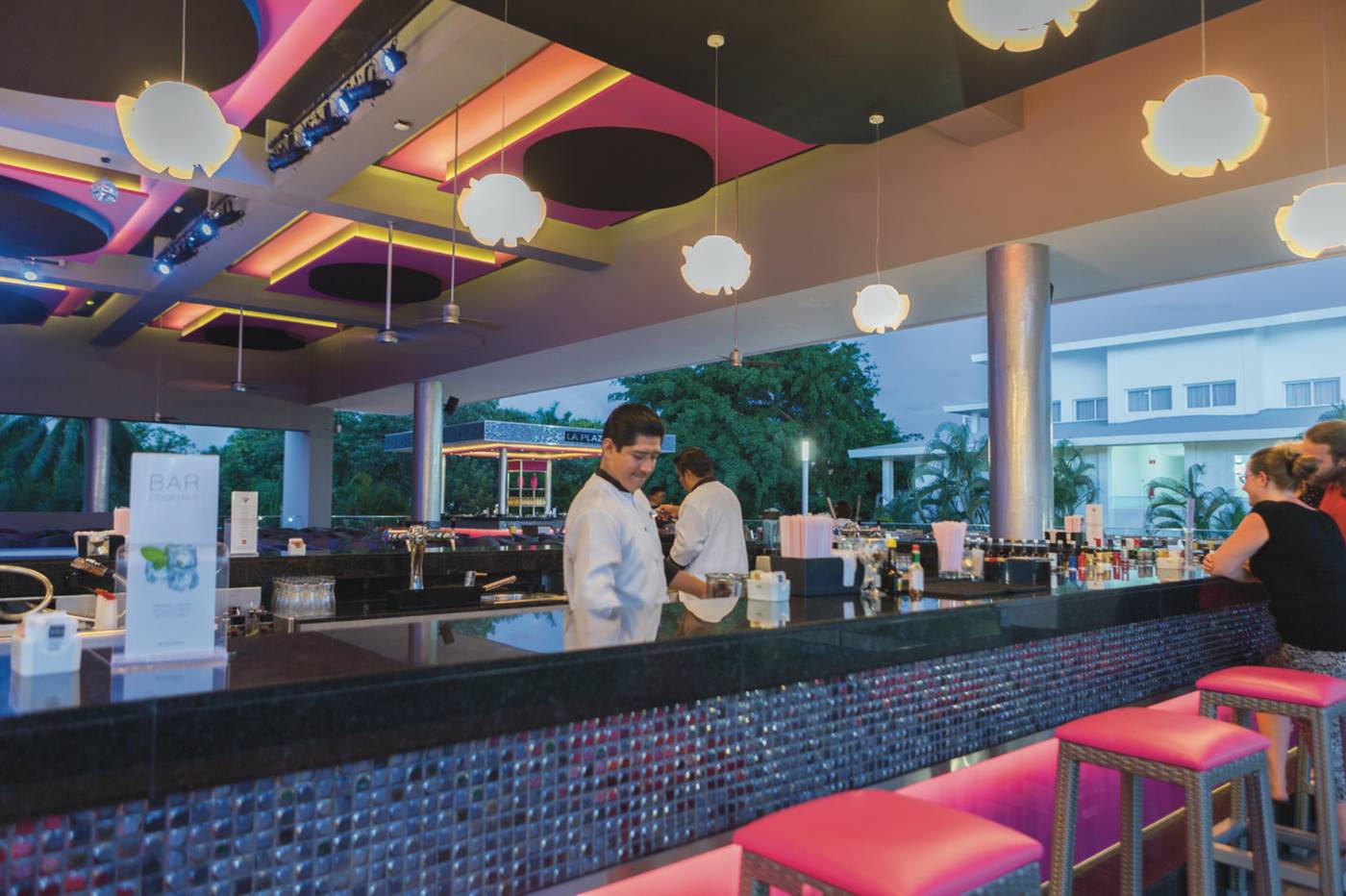 Riu-Playacar-All-Inclusive-Bar-43