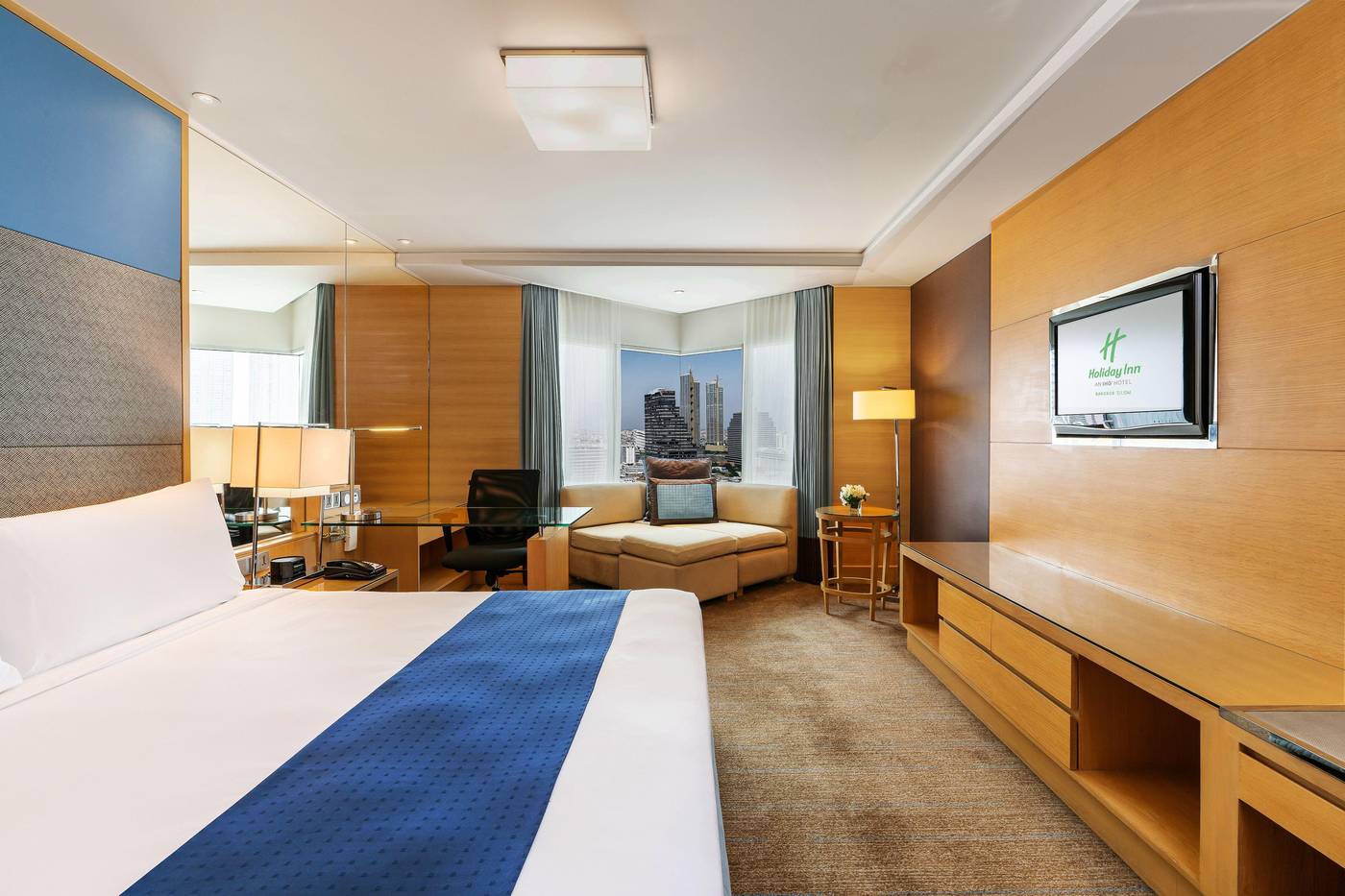 Holiday-Inn-Bangkok-Silom-Room-9