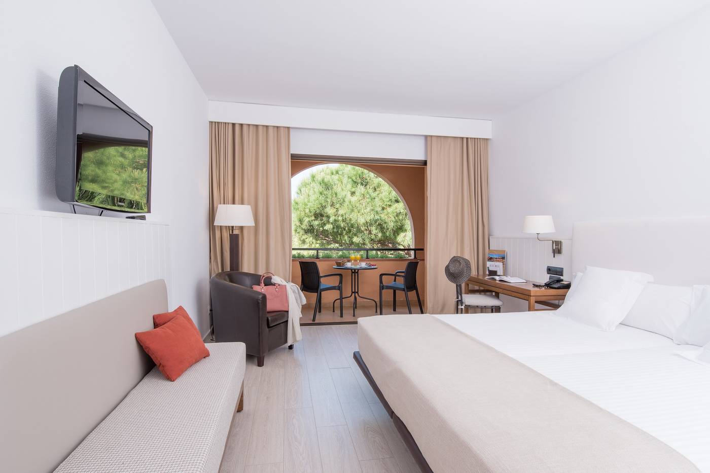 La-Costa-Hotel-Golf---Beach-Resort-Room-32