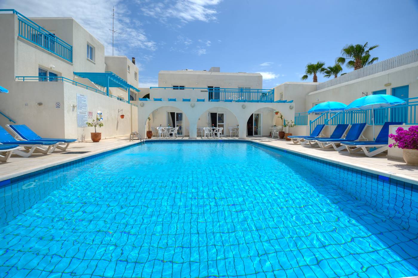 Sunny-Hill-Pool-2