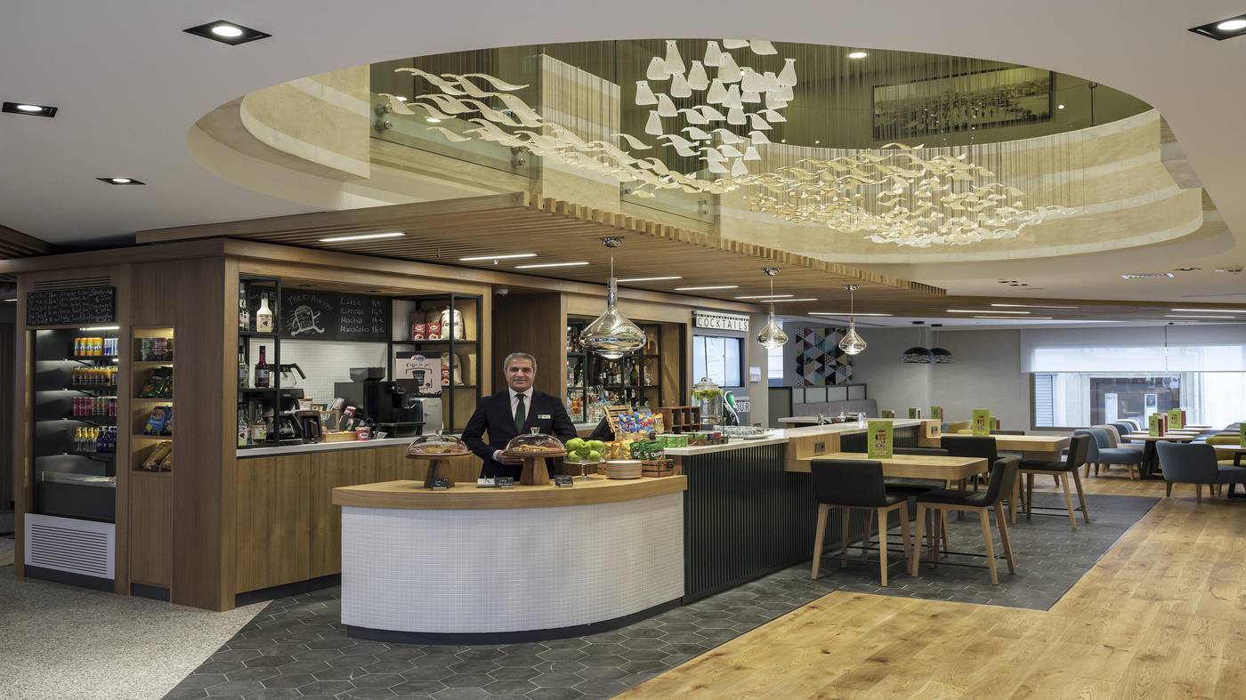 Holiday-Inn-Istanbul-Old-City-Lobby-15