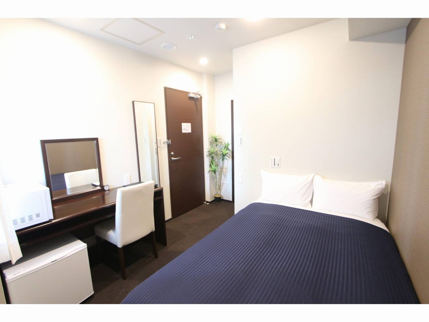 Hotel Livemax Higashi-Ginza-Japan-Tokyo-Room-9